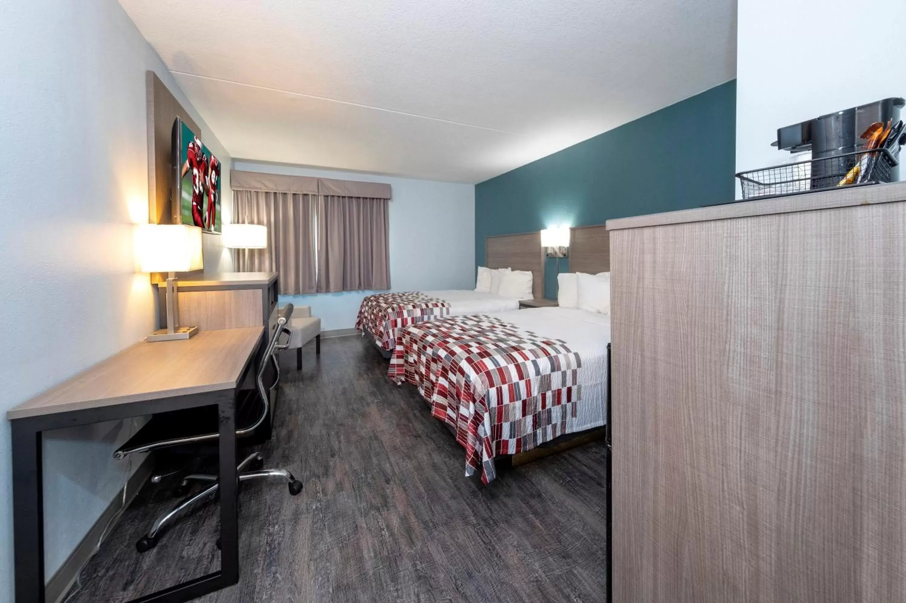 Photo of the whole room in Red Roof Inn & Suites Wilmington – New Castle