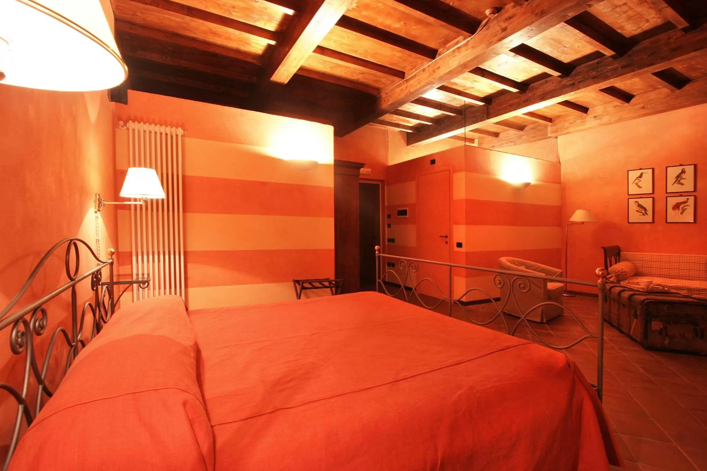 Photo of the whole room, Bed in Foresteria Ristorante Conti Roero