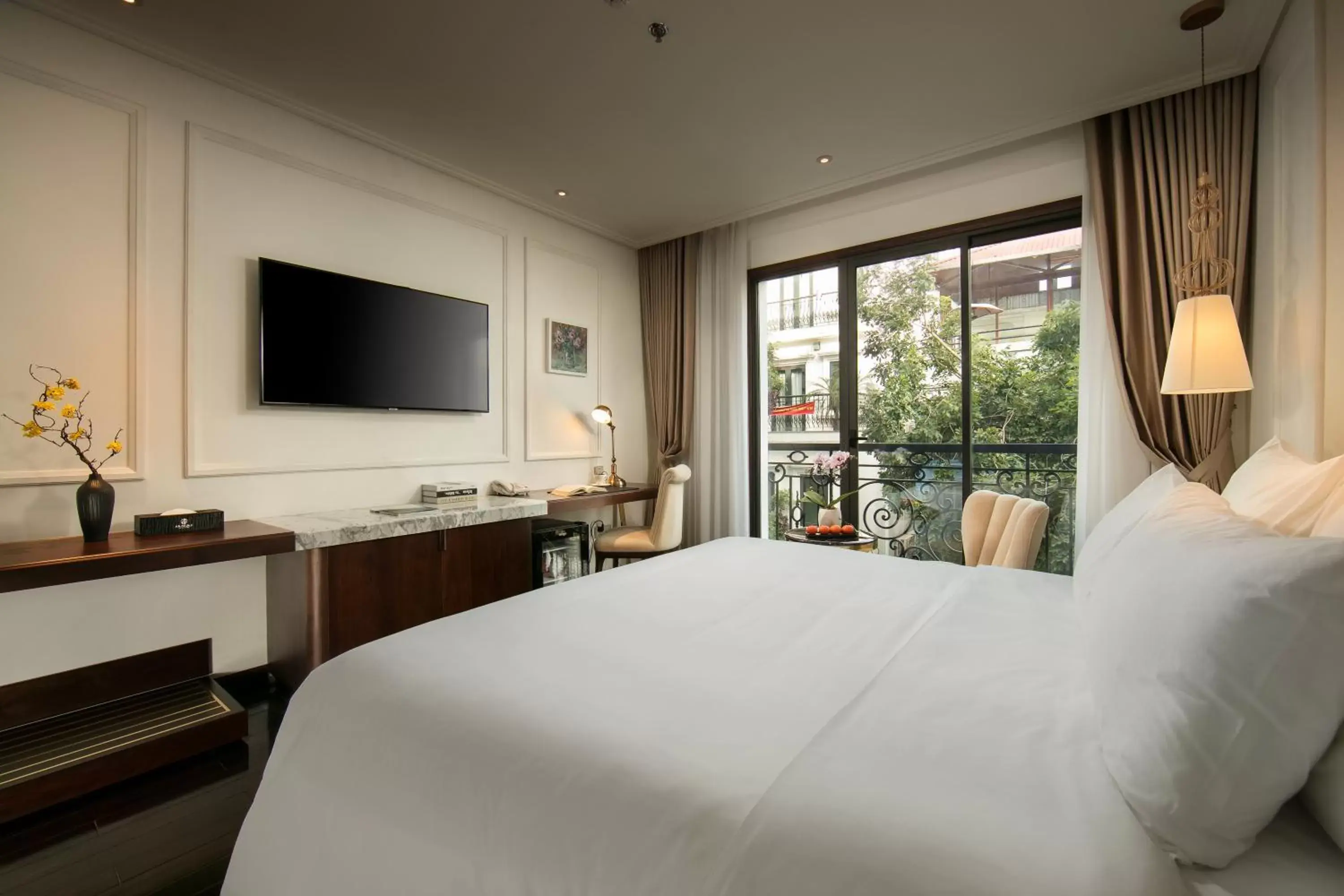 Photo of the whole room, Bed in Anatole Hotel Hanoi