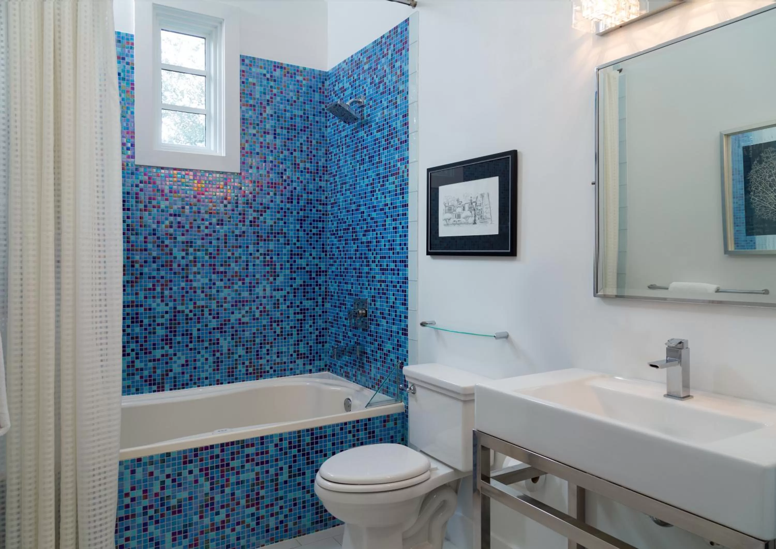 Shower in Black Dolphin Inn