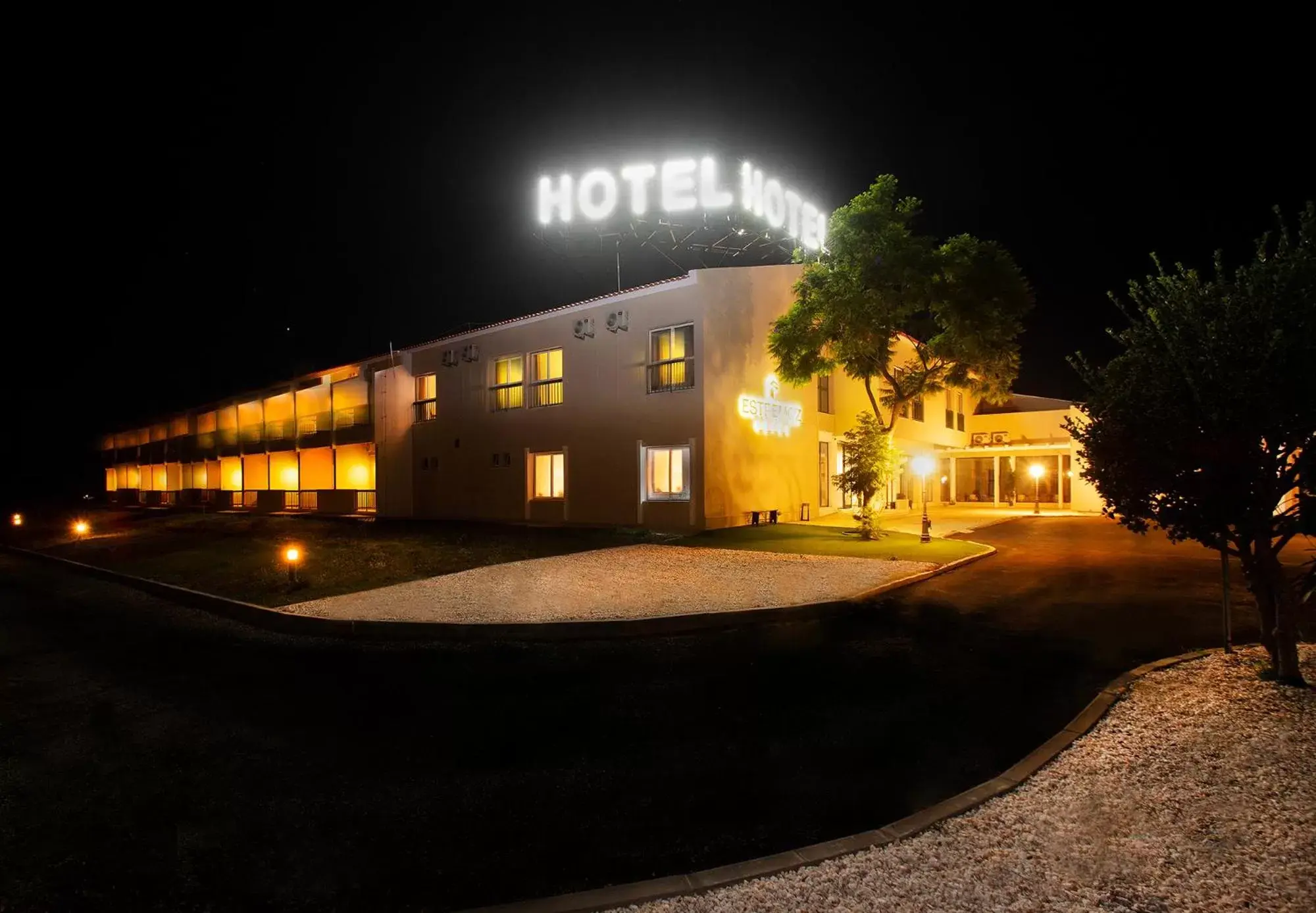 Facade/entrance, Property Building in Estremoz Hotel