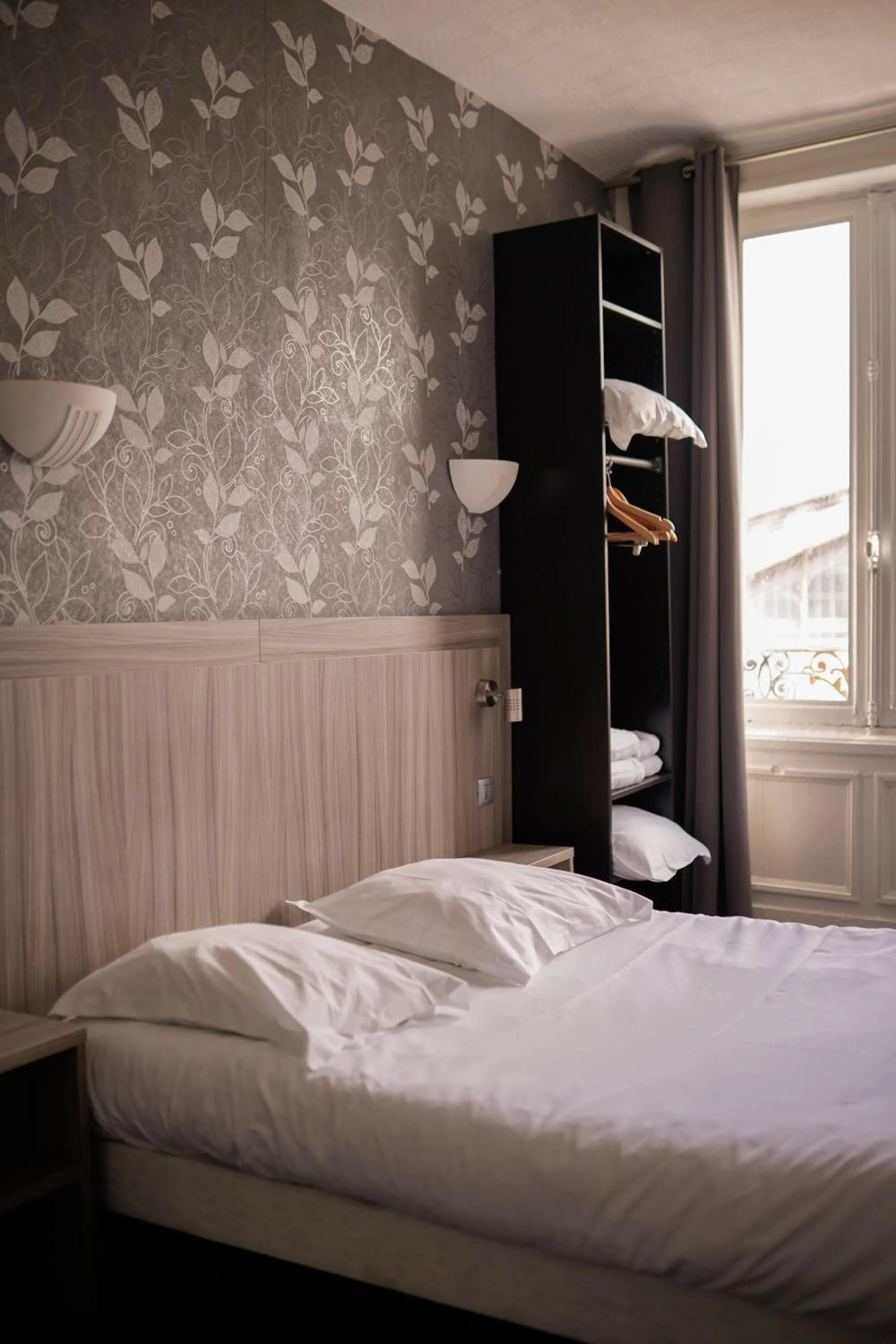 Bedroom, Bed in Le Napoleon