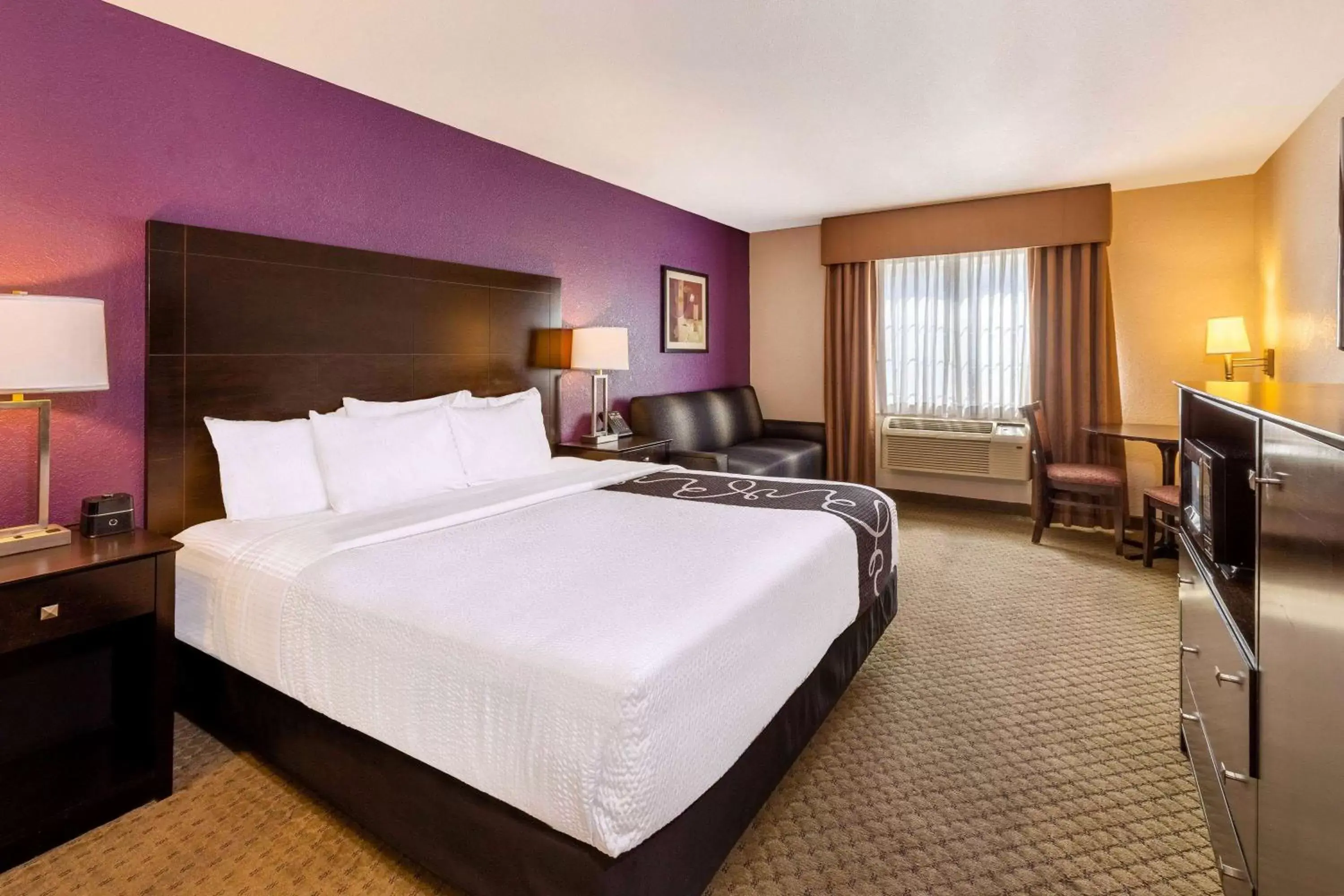 Photo of the whole room, Bed in La Quinta by Wyndham Spokane Valley