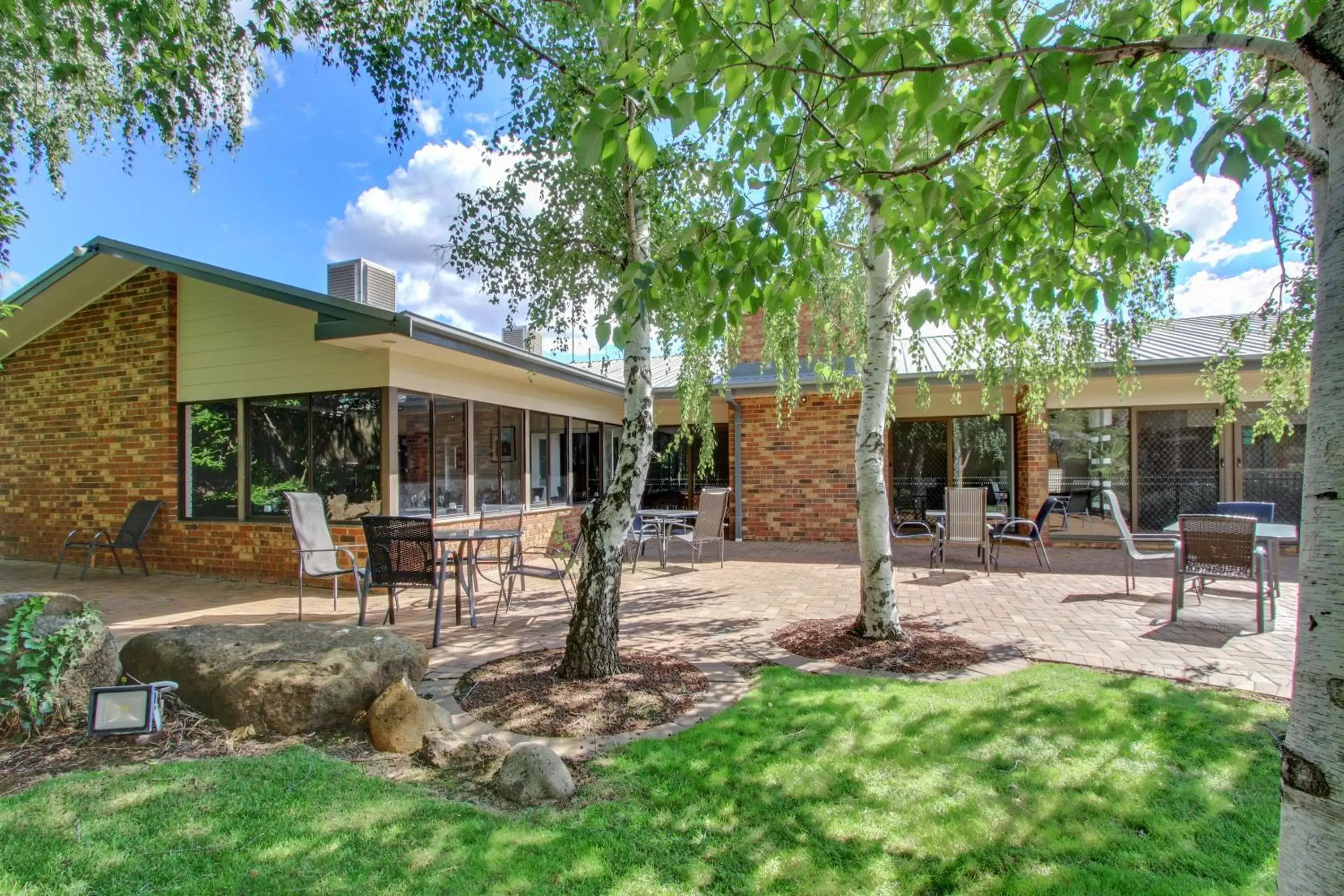 Restaurant/places to eat, Property Building in Thunderbird Motel Yass