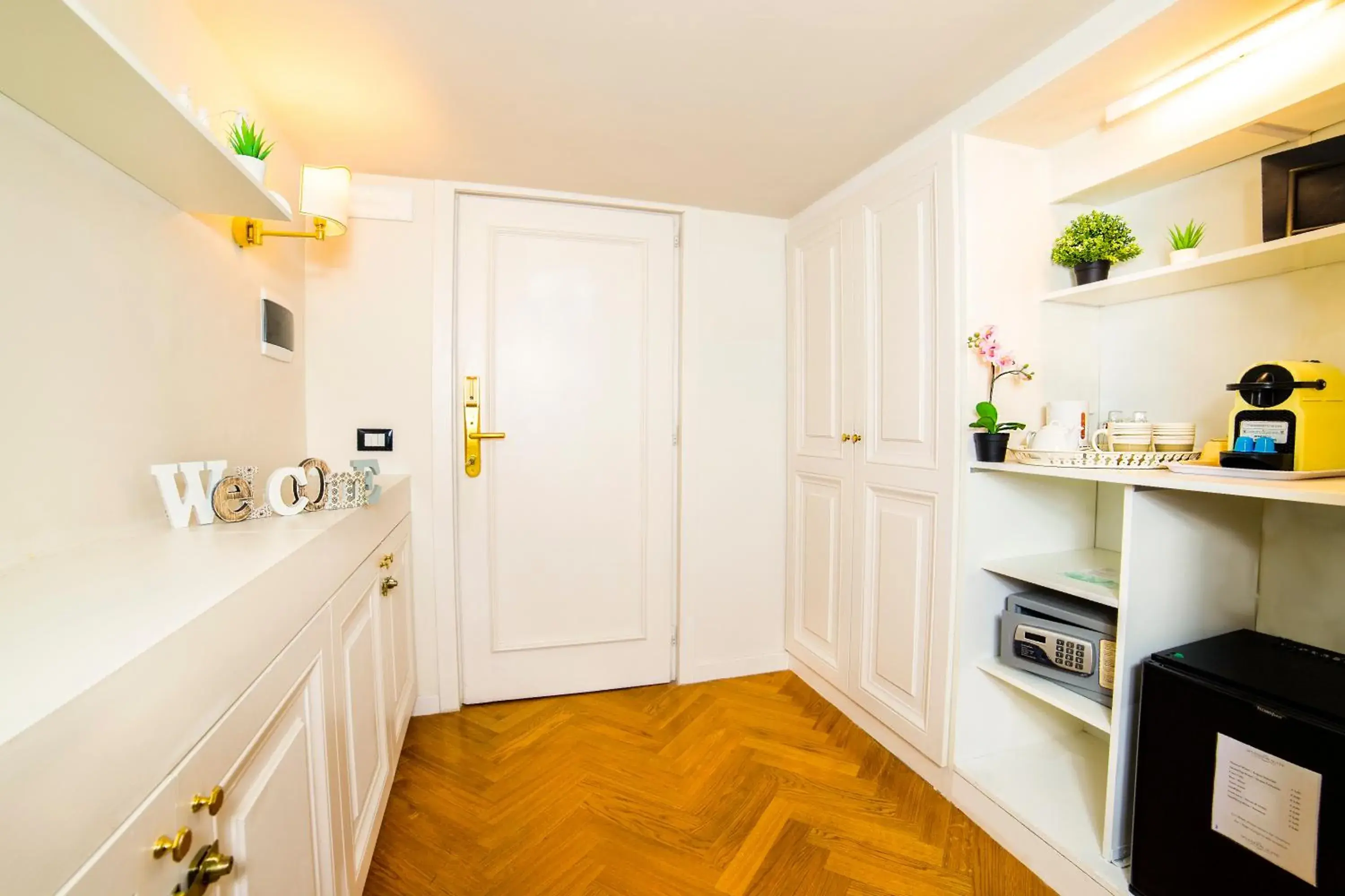 Patio, Bathroom in Splendor Suite Rome - Suites & Apartments