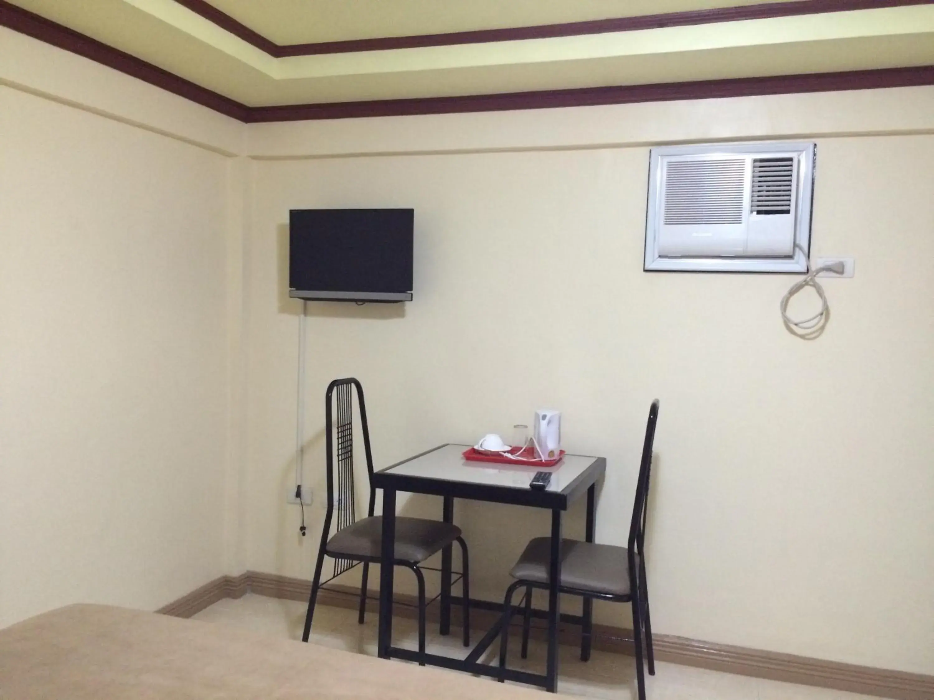 Dining area, TV/Entertainment Center in Dayview Tourist Home