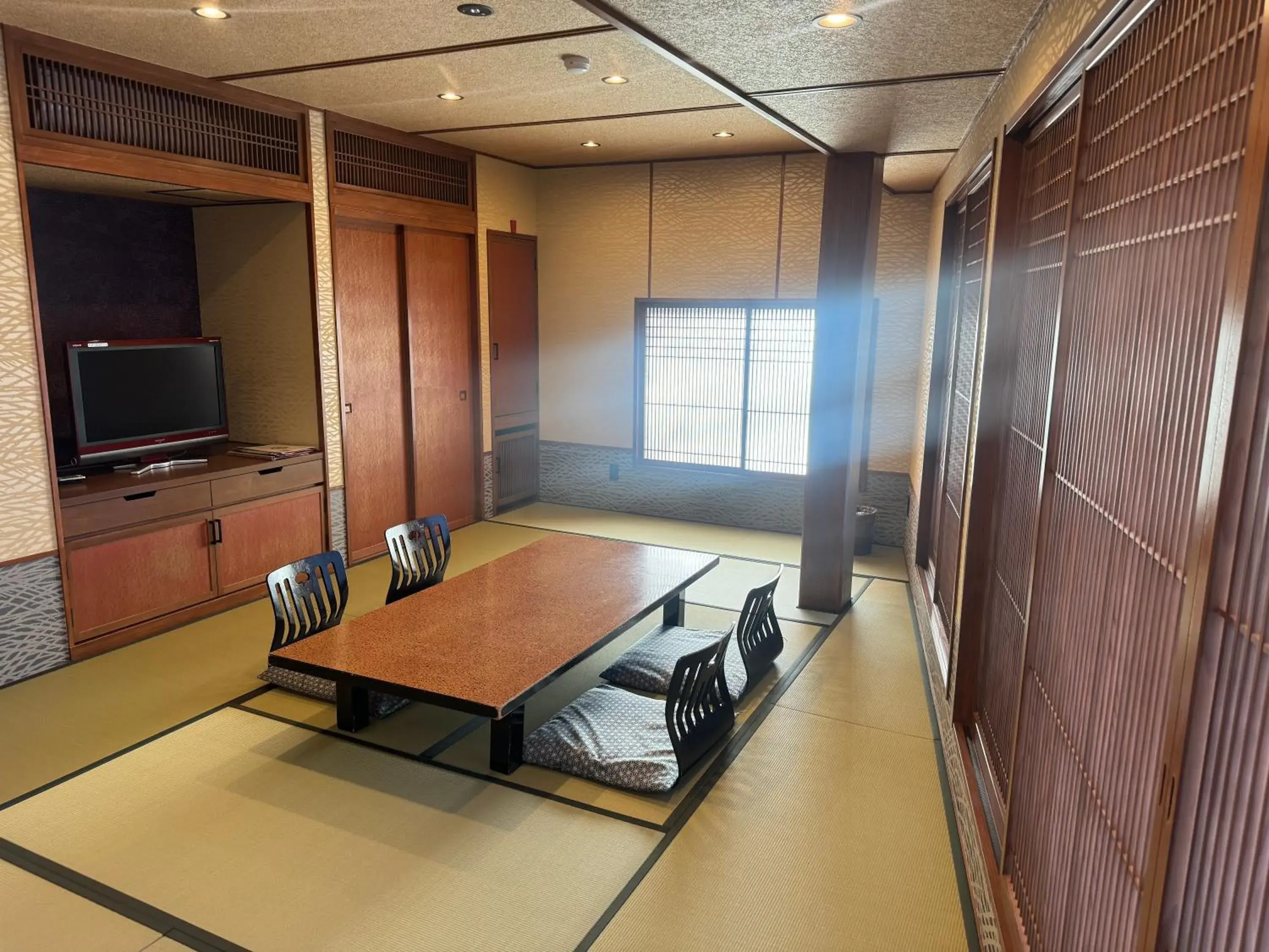 Photo of the whole room, Seating Area in Hakoneyumoto Onsen Yaeikan