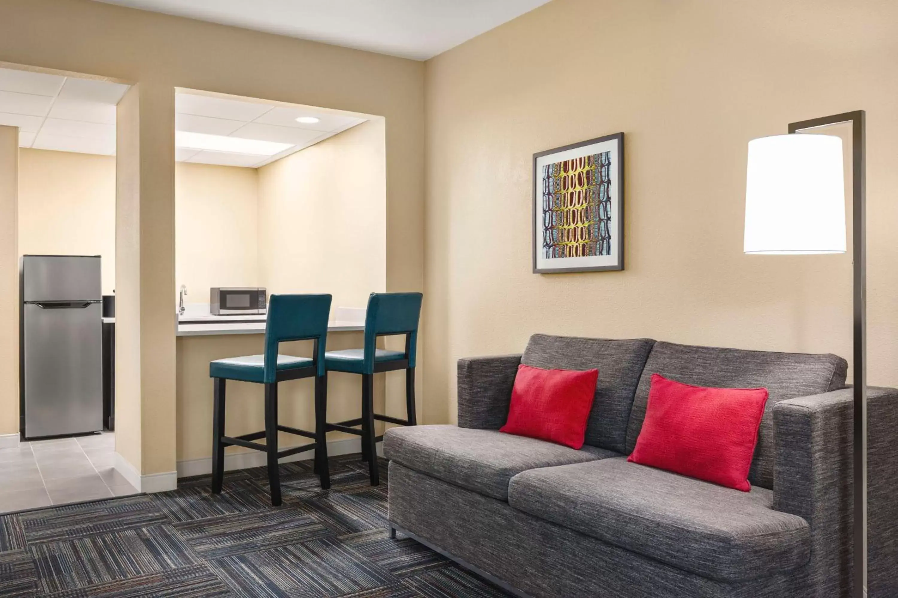 Kitchen or kitchenette, Seating Area in Hampton Inn Atlanta-Stone Mountain