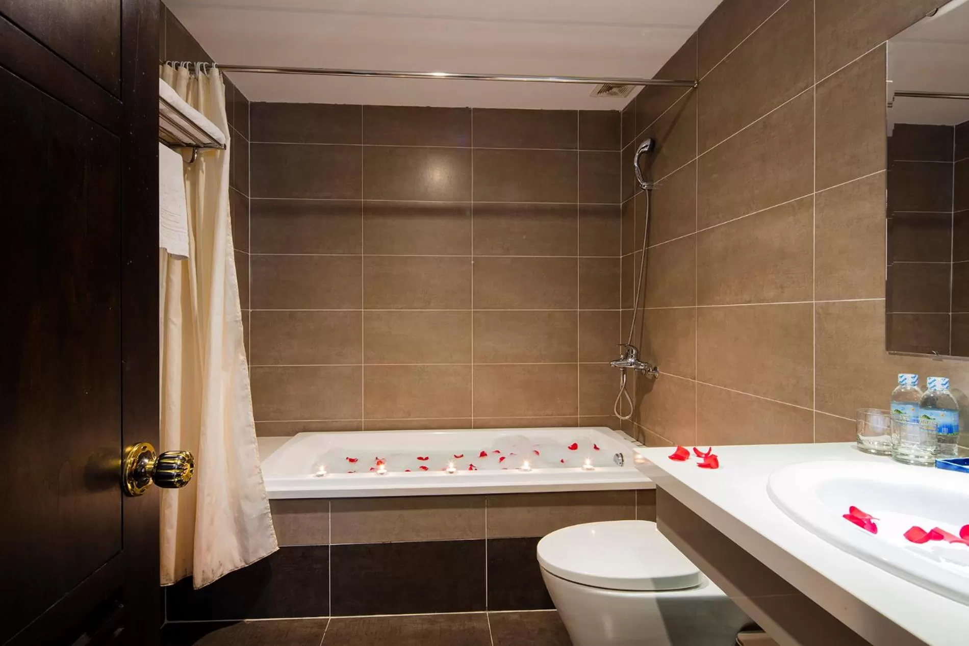 Bathroom in Edele Nha Trang Hotel