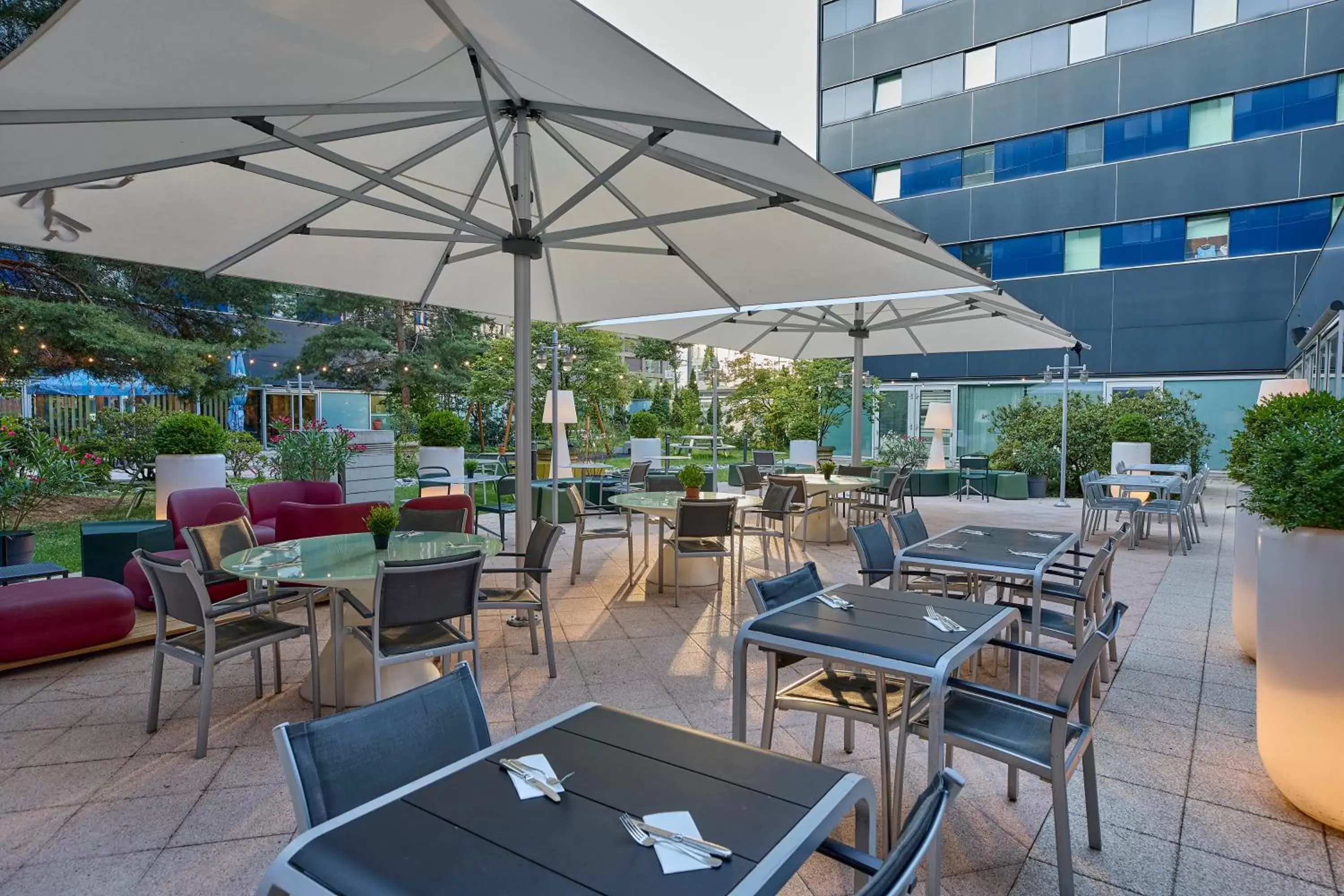 Balcony/Terrace, Restaurant/Places to Eat in Novotel Zurich City West