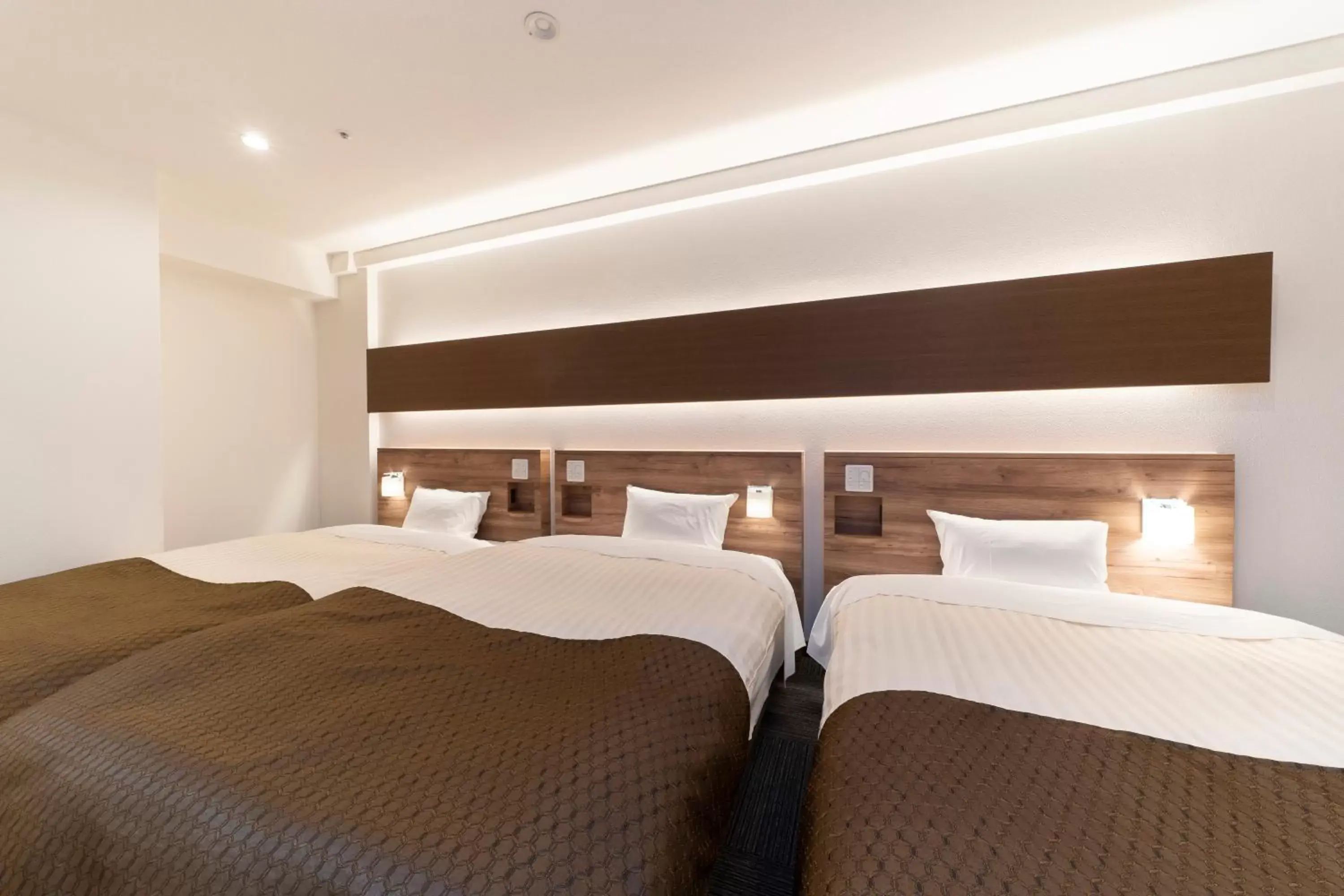 Photo of the whole room, Bed in HOTEL CITY INN WAKAYAMA Wakayama-Ekimae