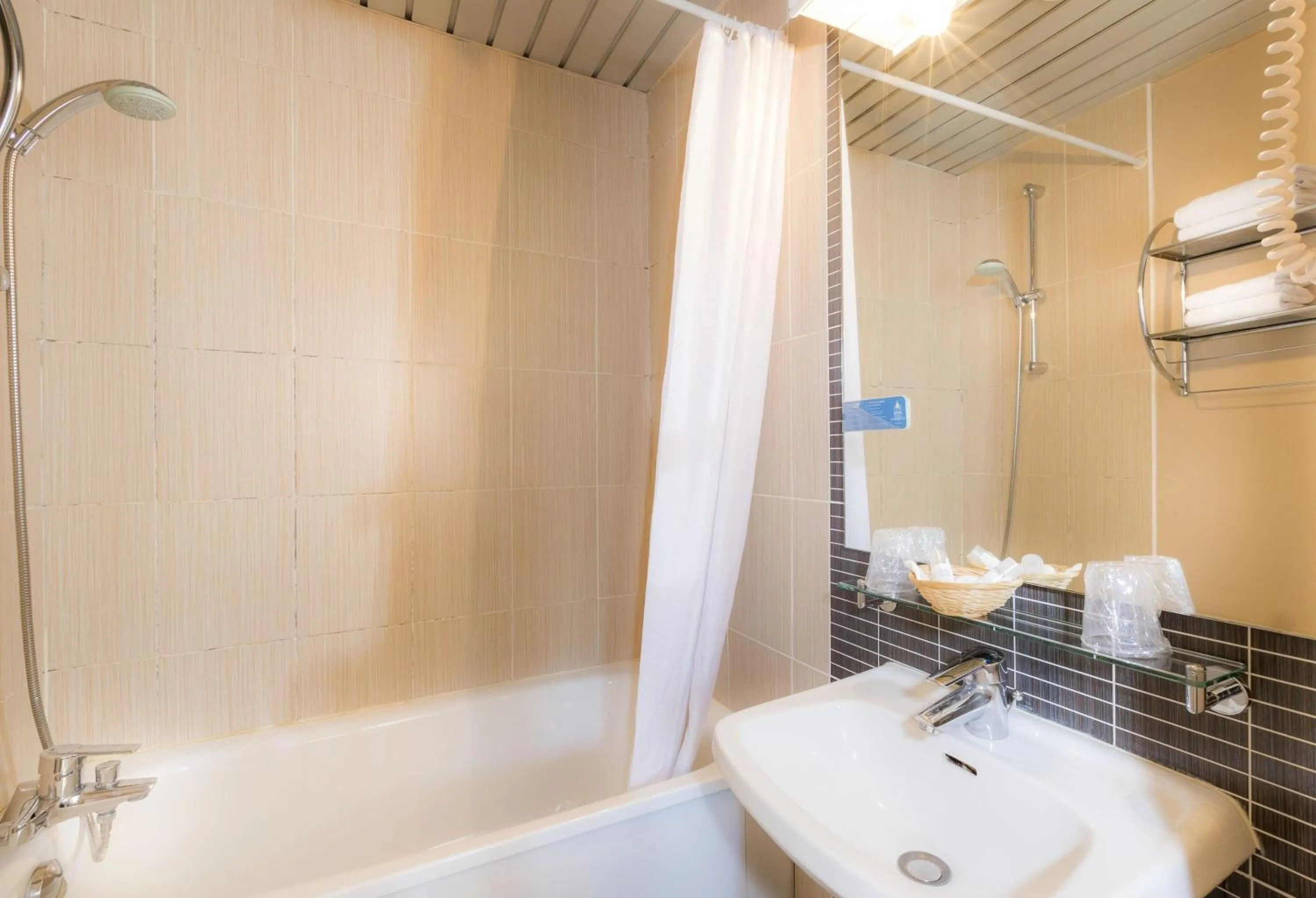 Bathroom in Hôtel de France Quartier Latin