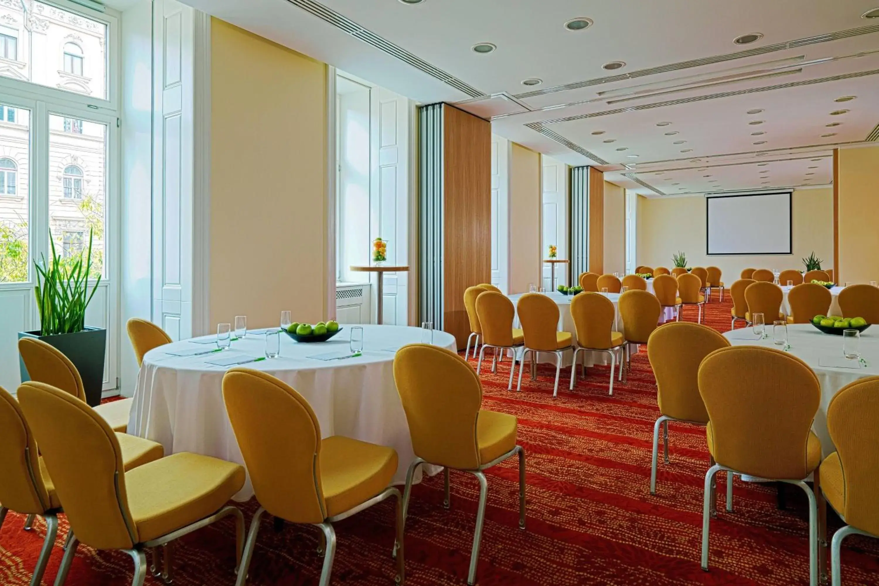 Meeting/conference room in Courtyard by Marriott Budapest City Center