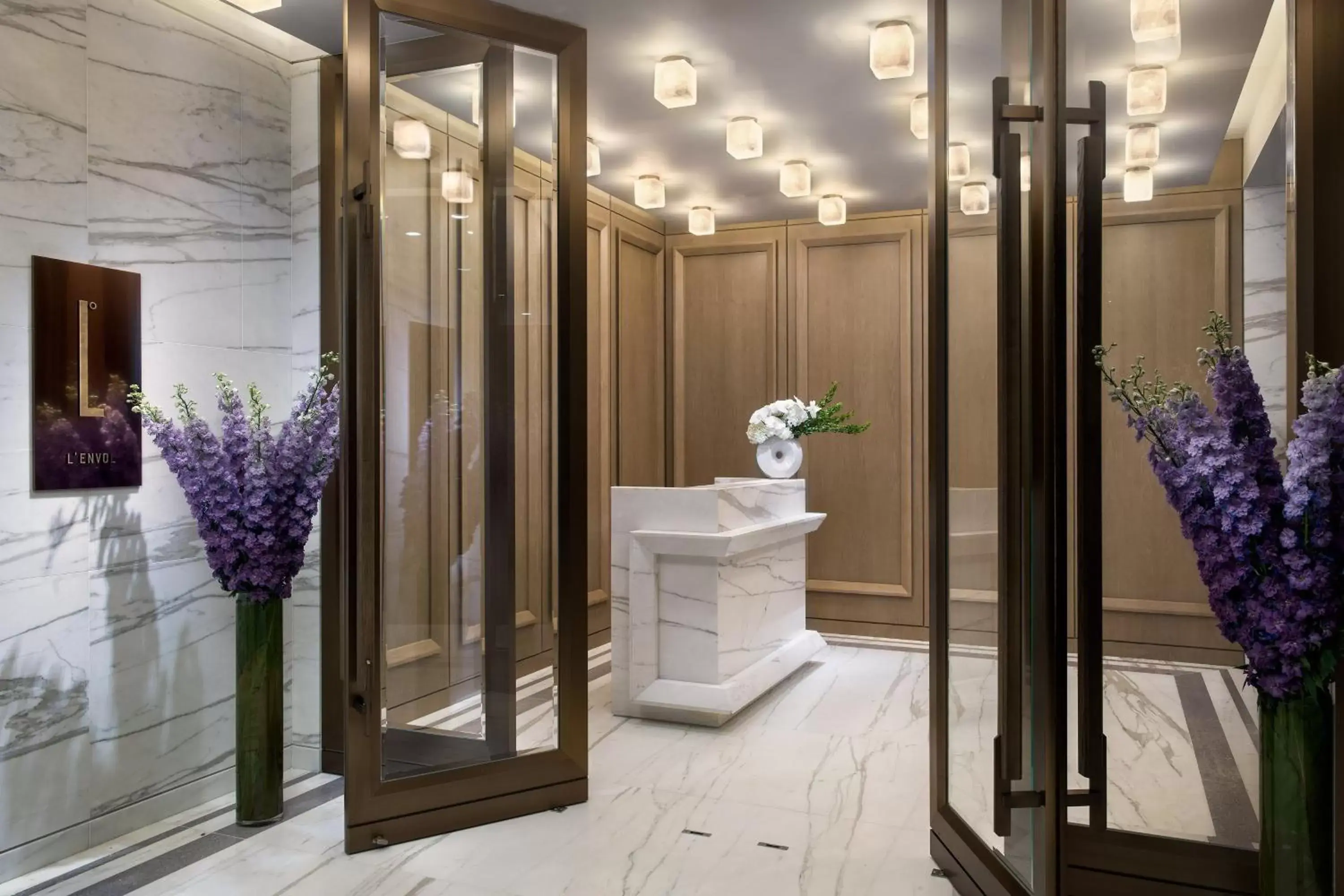 Restaurant/places to eat, Bathroom in The St. Regis Hong Kong