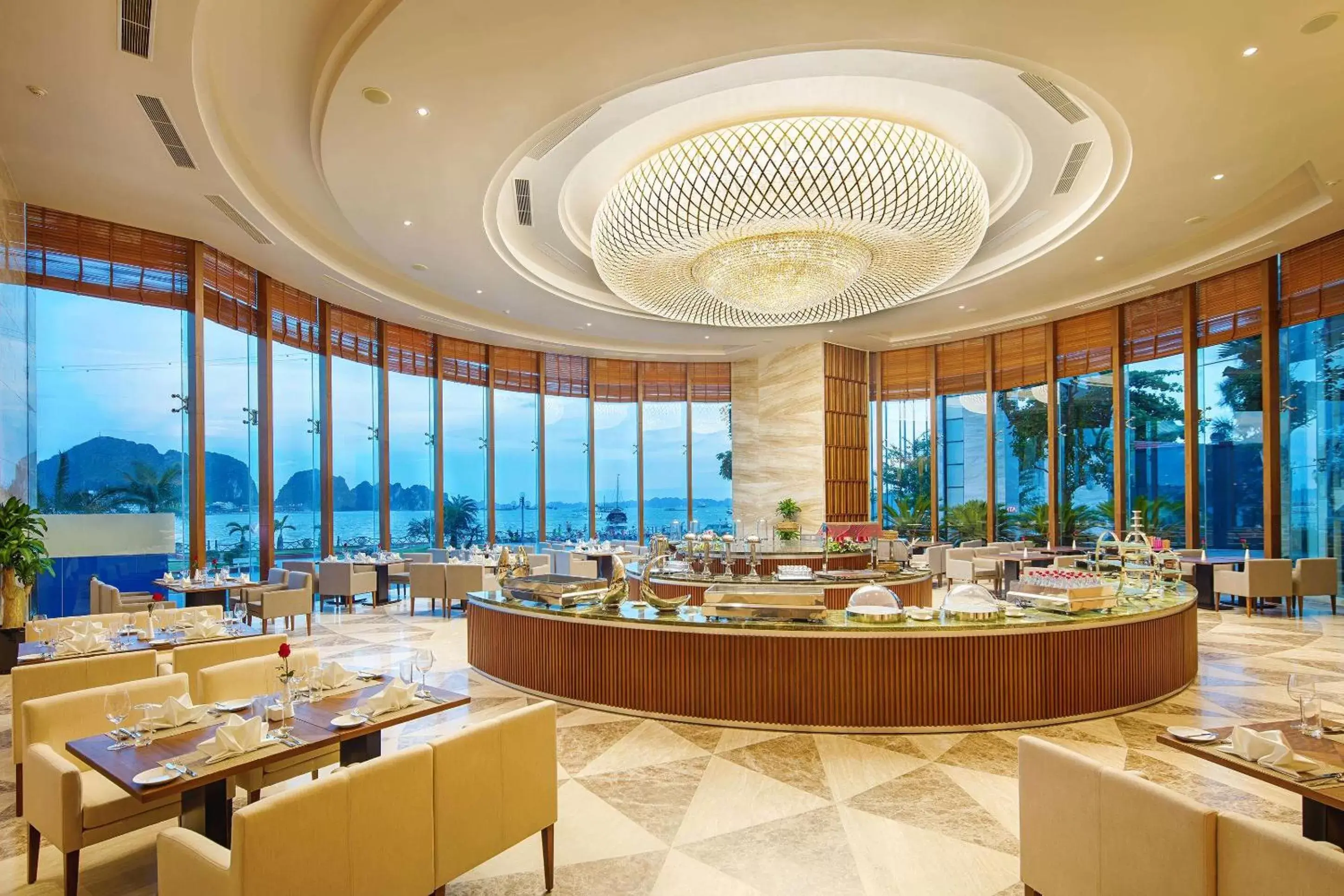 Restaurant/Places to Eat in Wyndham Legend Halong