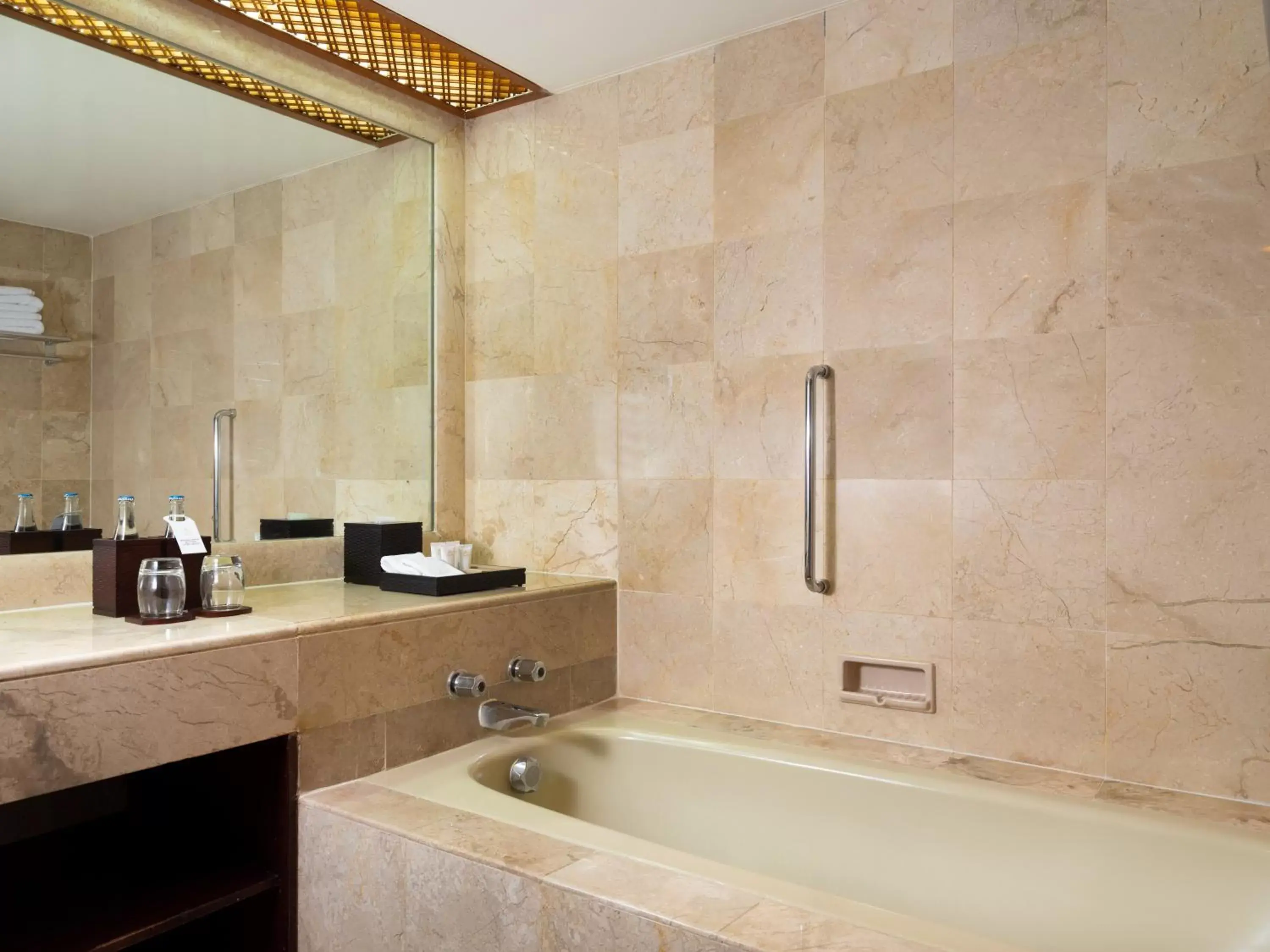 Hot Tub, Bathroom in Ayodya Resort Bali