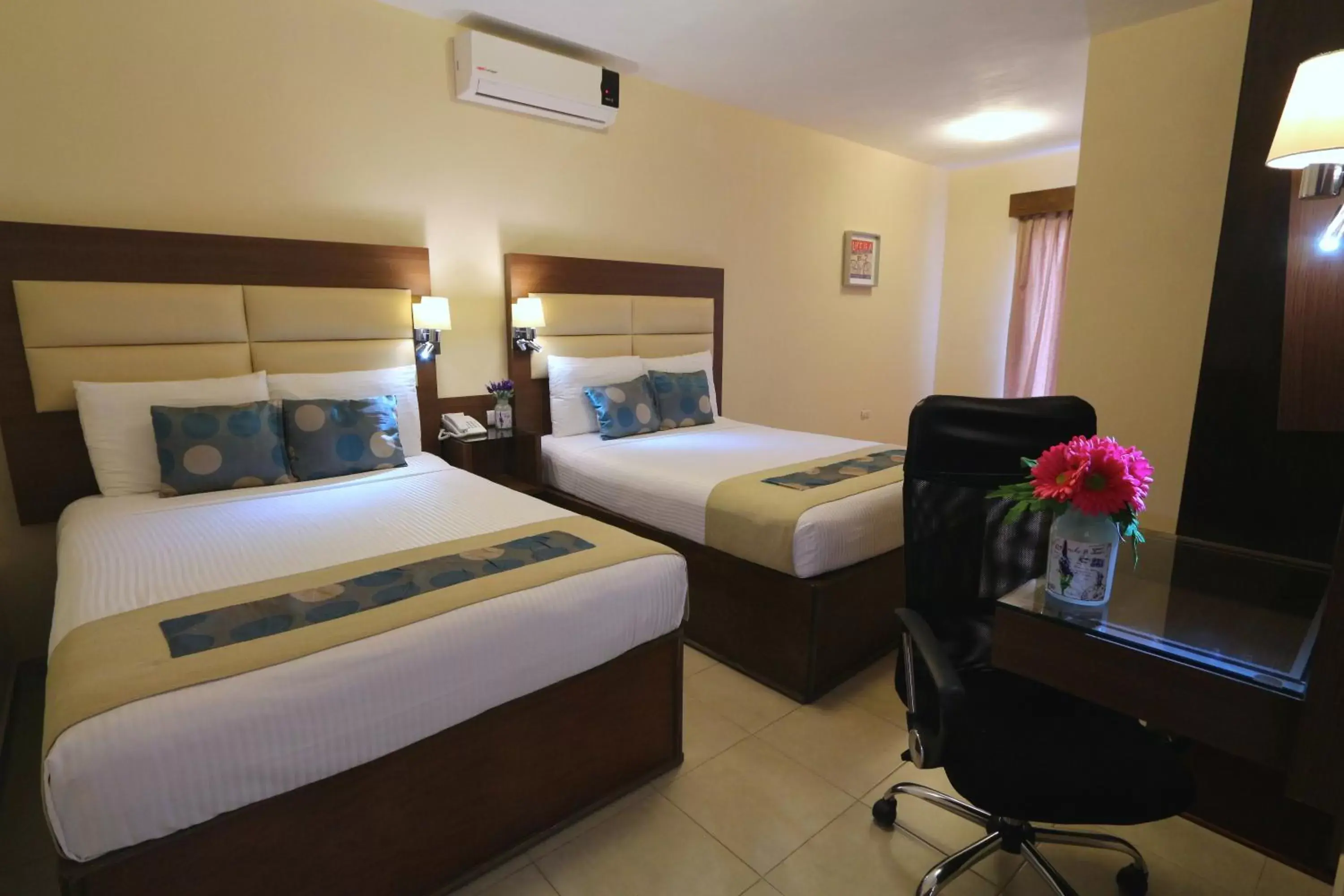 Bed in Hotel San Miguel, en el Centro - Desayuno Gratis
