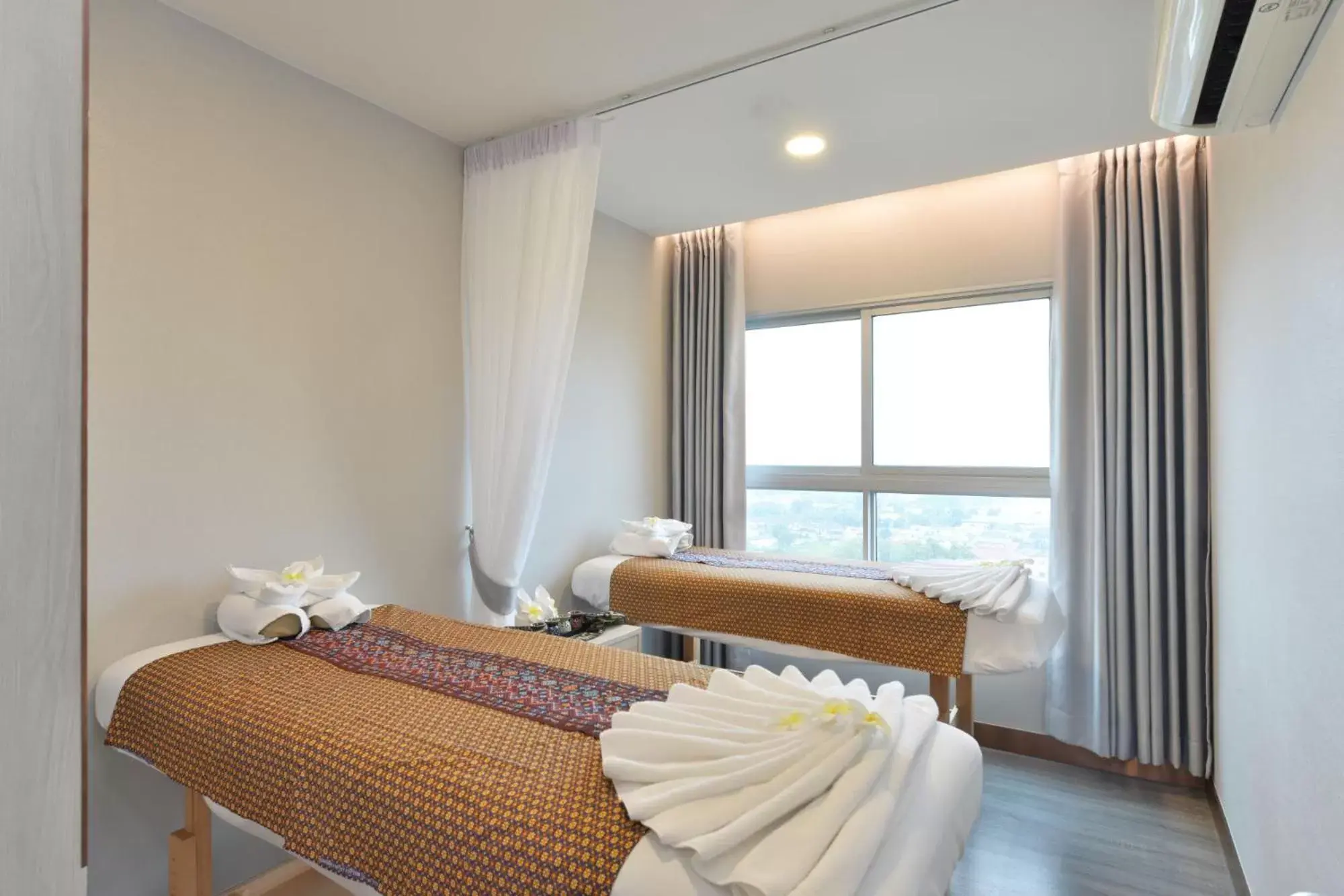 Spa and wellness centre/facilities, Bed in Centre Point Prime Hotel Pattaya