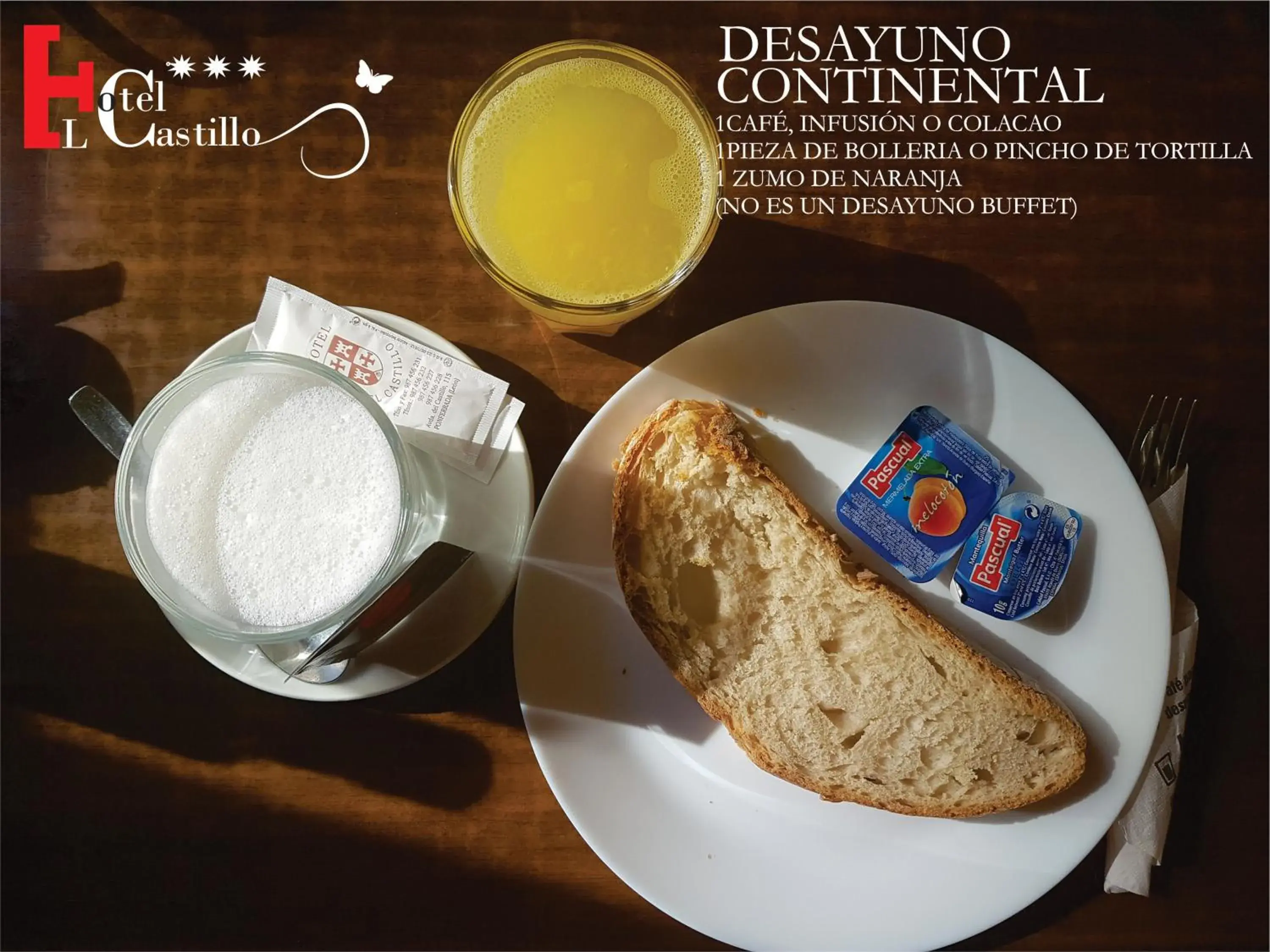 Lounge or bar in Hotel El Castillo Lounge or bar in Hotel El Castillo