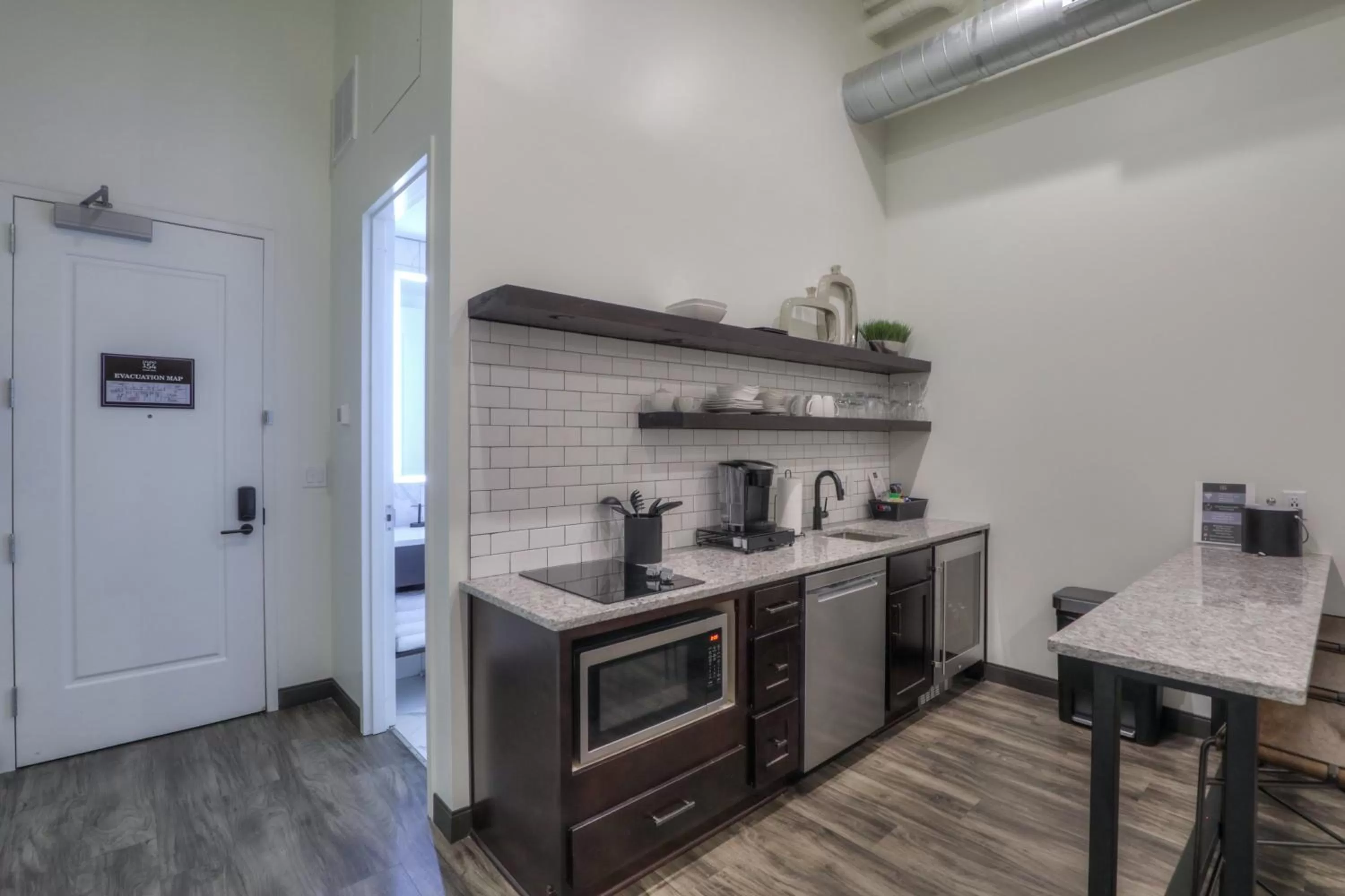 Coffee/tea facilities in Studio 154 Hotel