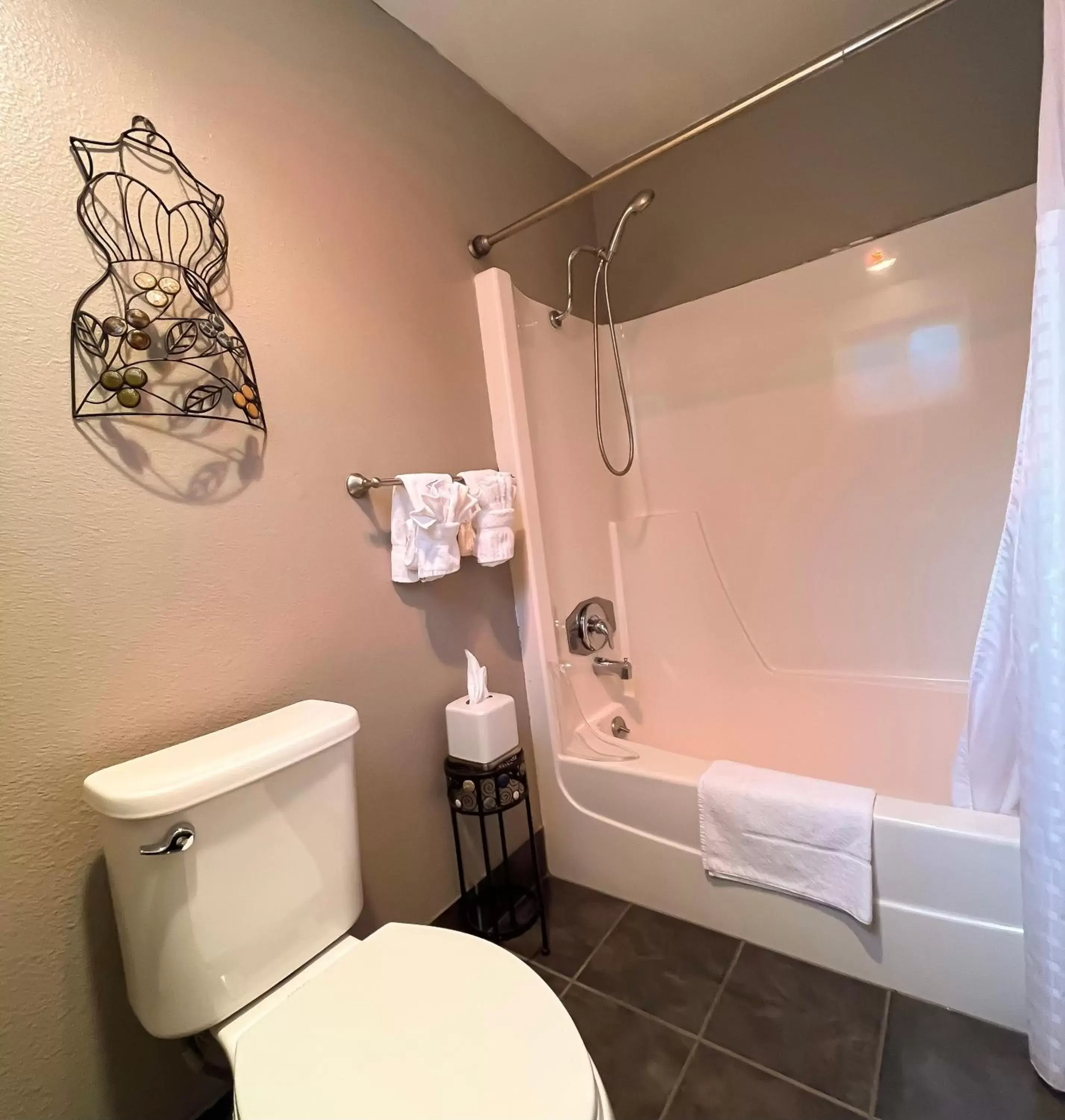 Shower, Bathroom in The Alder Inn