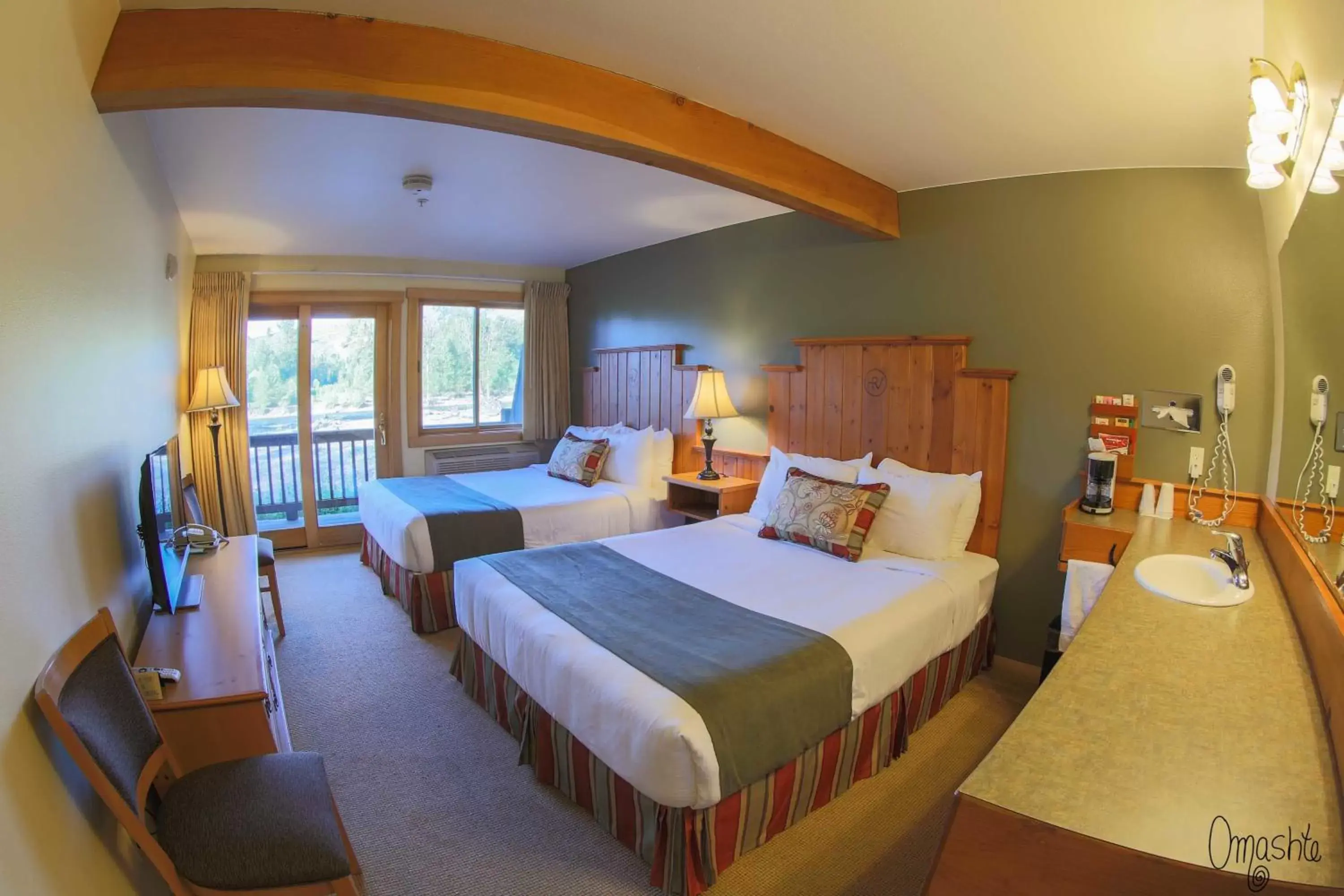 Queen Room with Two Queen Beds in Hotel Rio Vista Queen Room with Two Queen Beds in Hotel Rio Vista