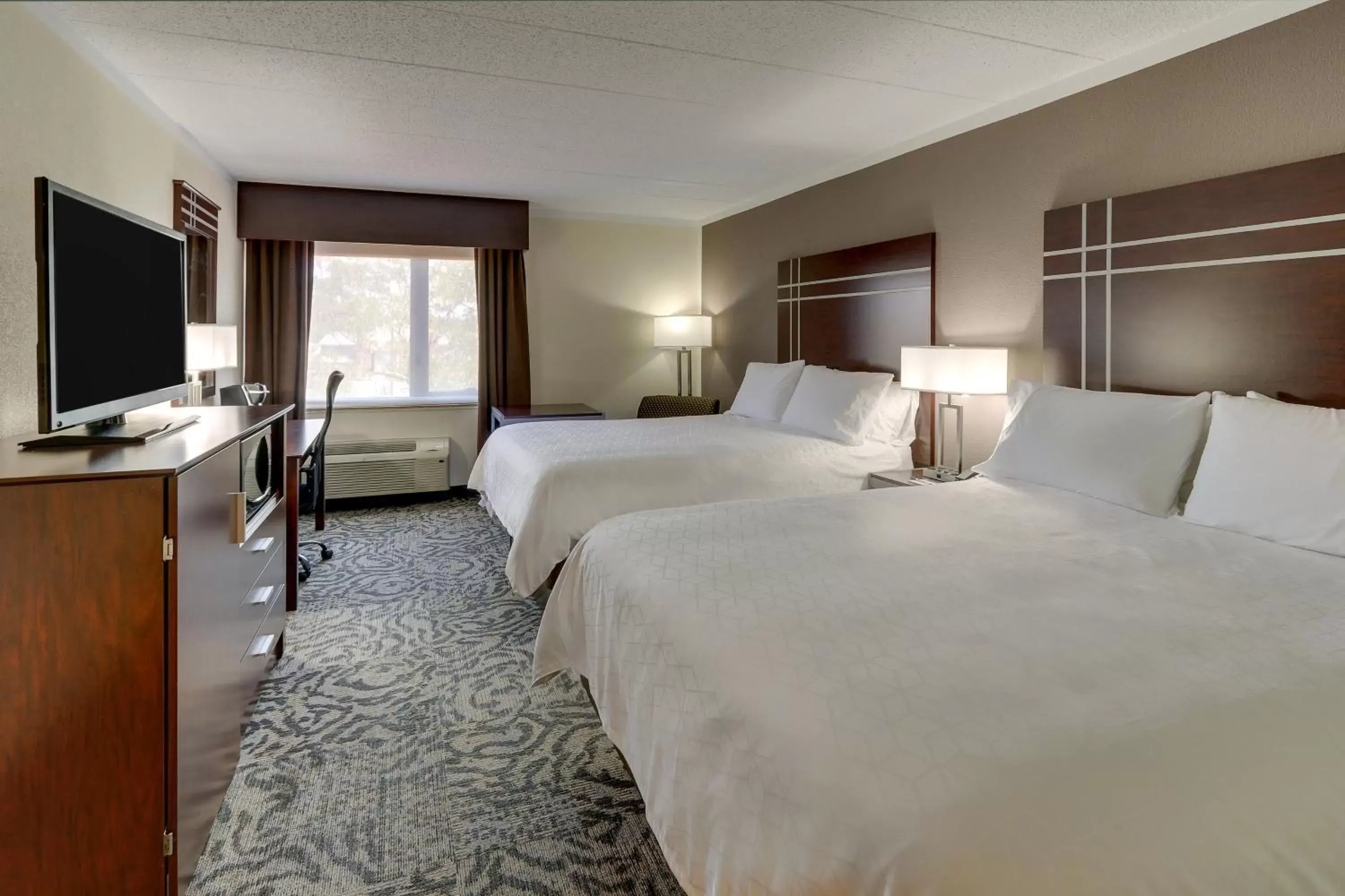 Bed in Holiday Inn Express Aberdeen-Chesapeake House, an IHG Hotel
