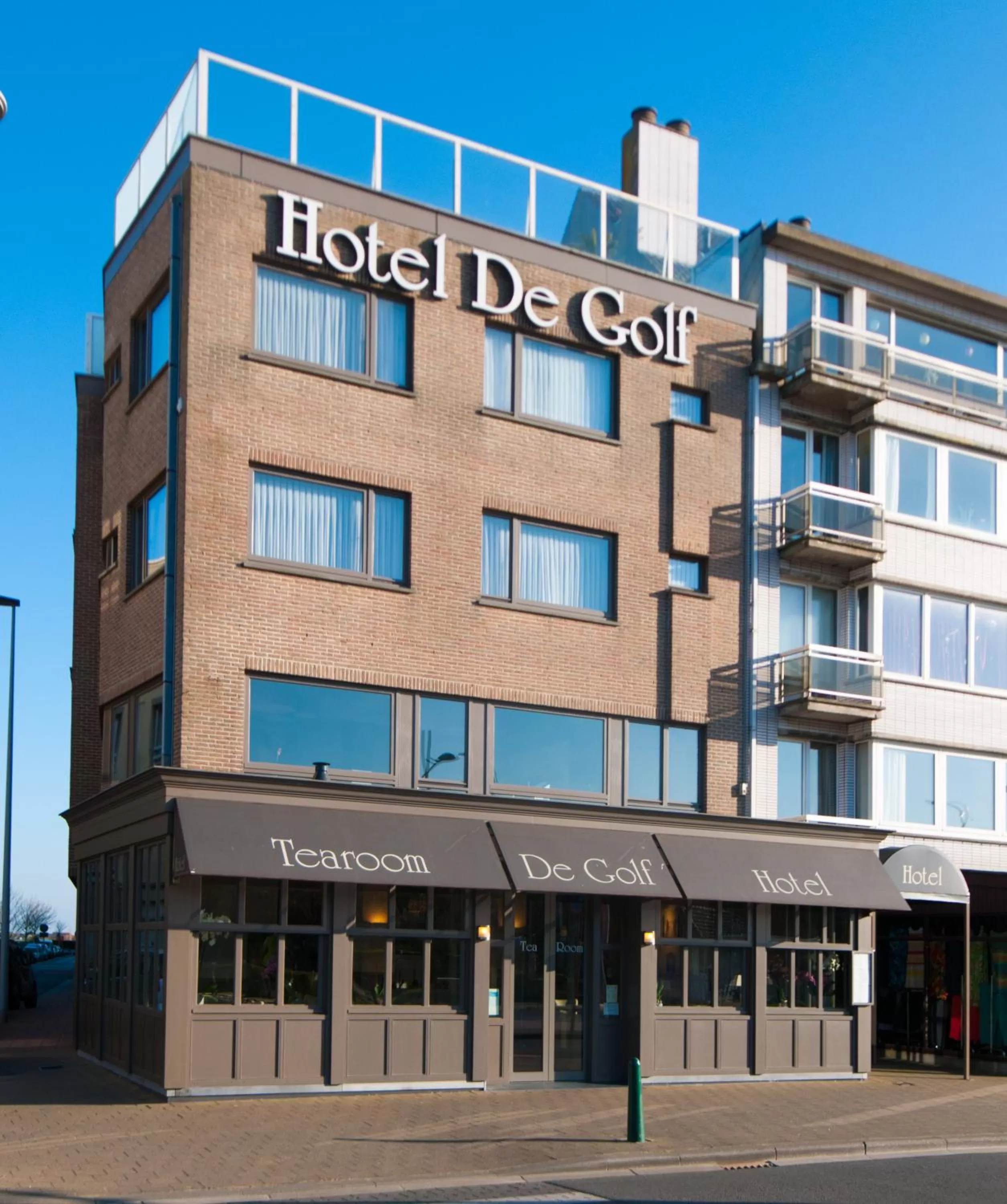 Property building in Hotel De Golf