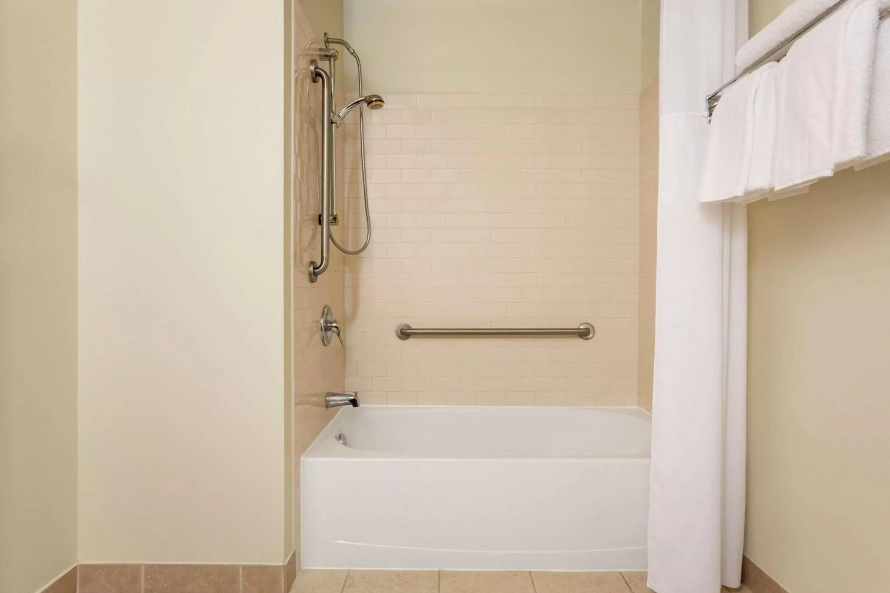 Photo of the whole room, Bathroom in Hotel Days Inn Blainville & Centre de Conférence