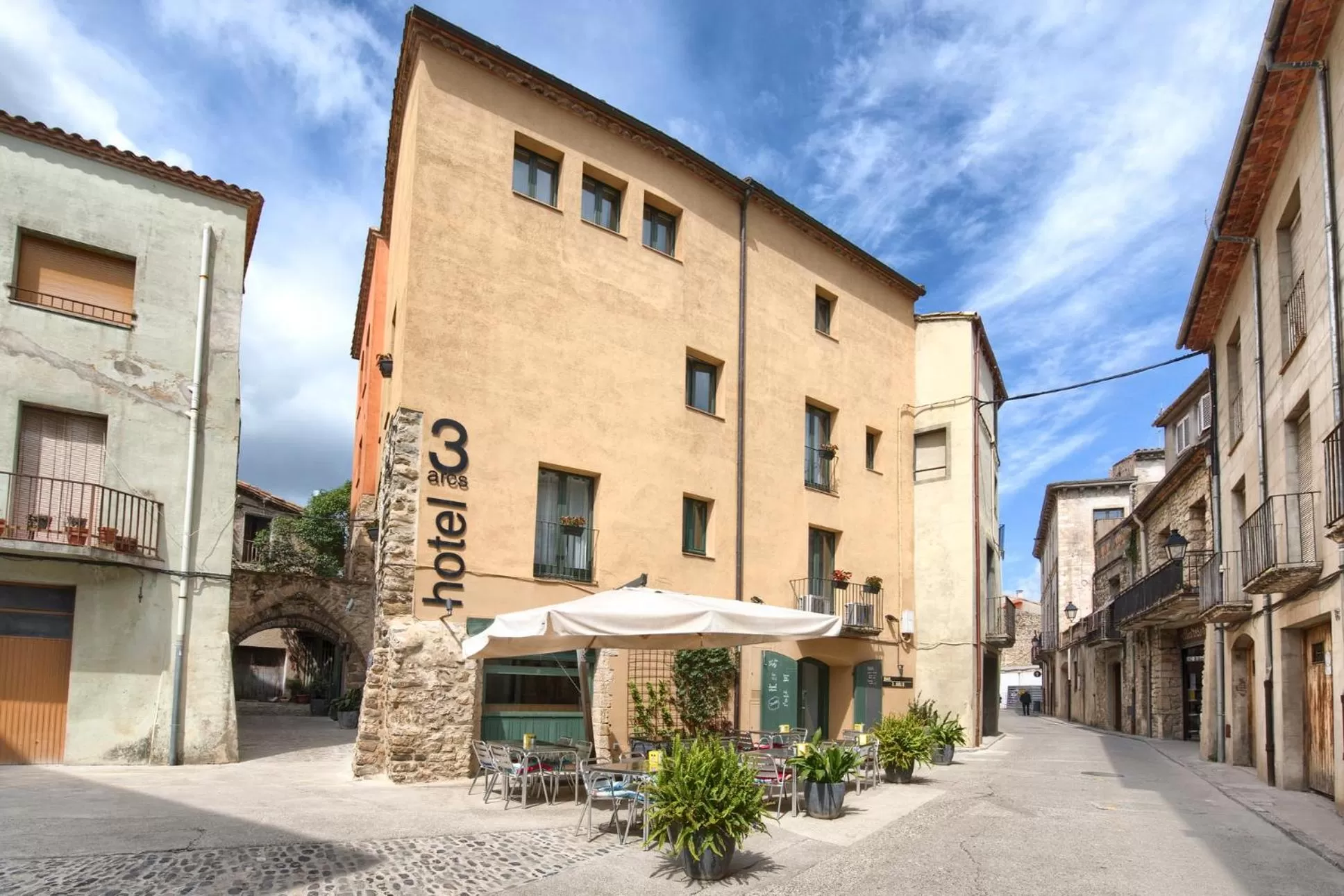 Property Building in Hotel 3 Arcs