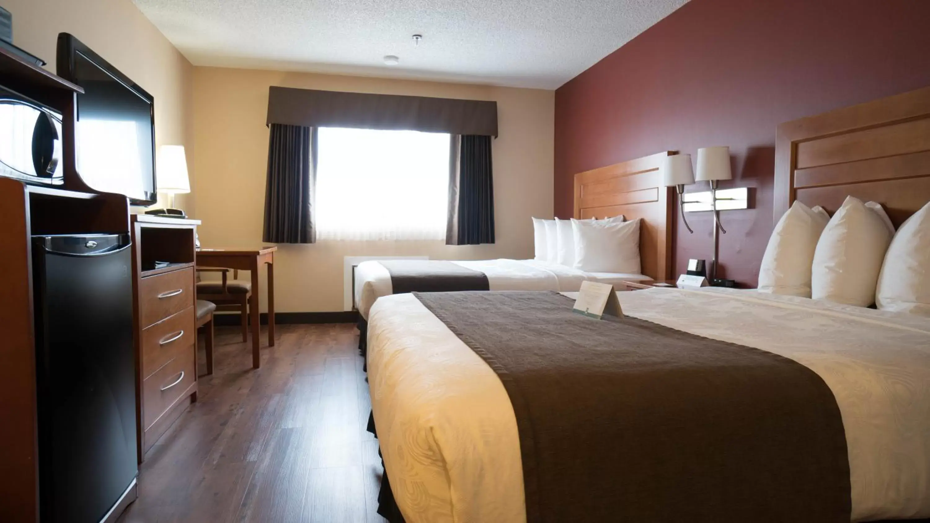 Bedroom, Bed in Quality Inn & Suites Saskatoon