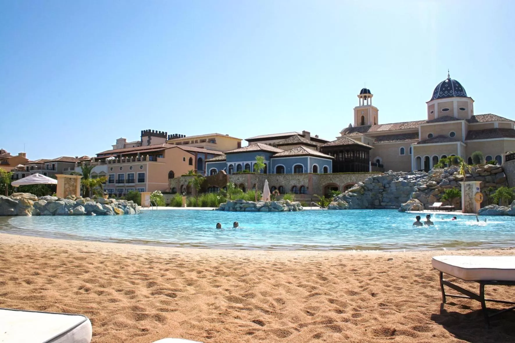 Swimming pool in Melia Villaitana
