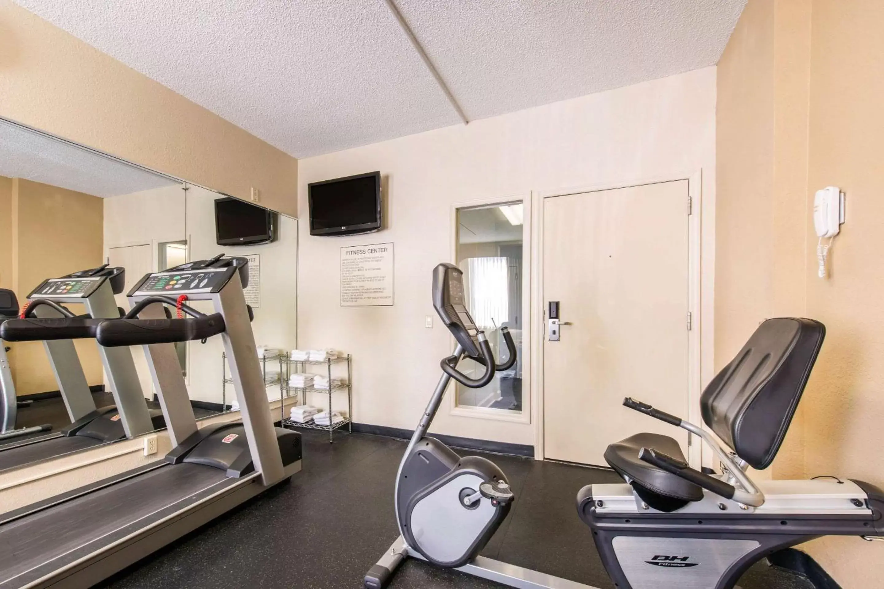Fitness centre/facilities, Fitness Center/Facilities in Quality Inn & Suites Near the Theme Parks