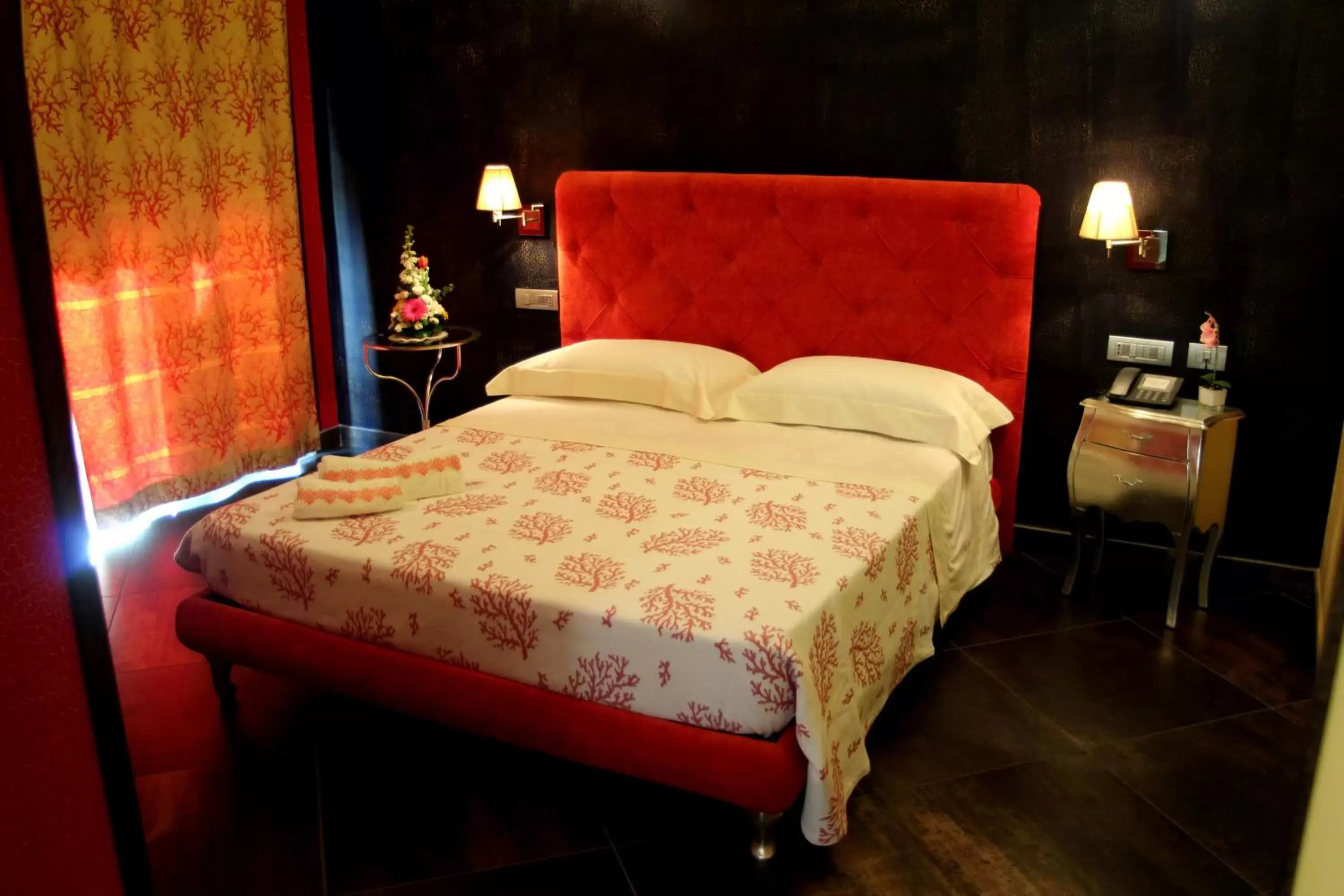 Photo of the whole room, Bed in Abalon Pompei Resort