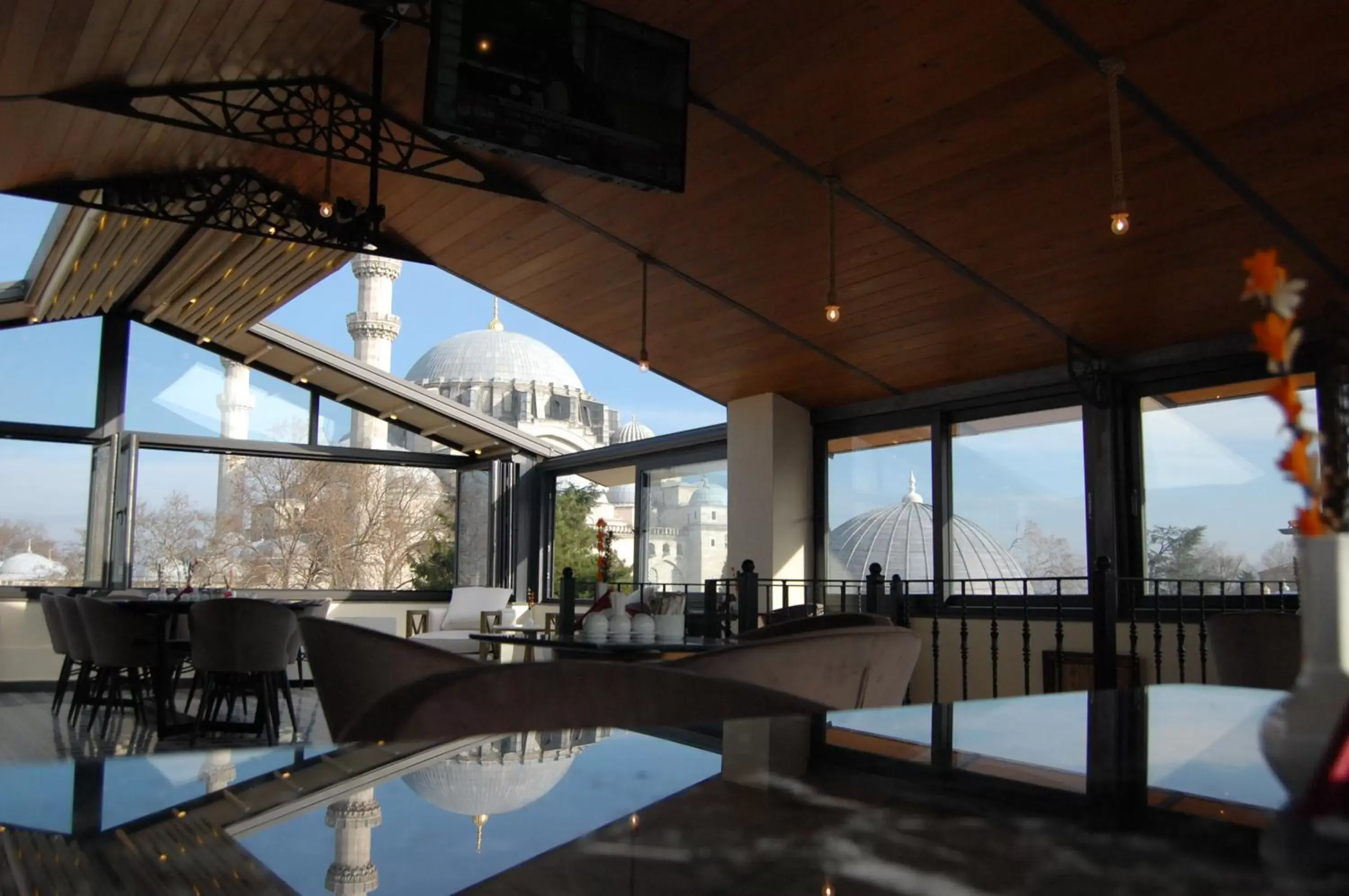 Restaurant/places to eat, Swimming Pool in Burckin Suleymaniye