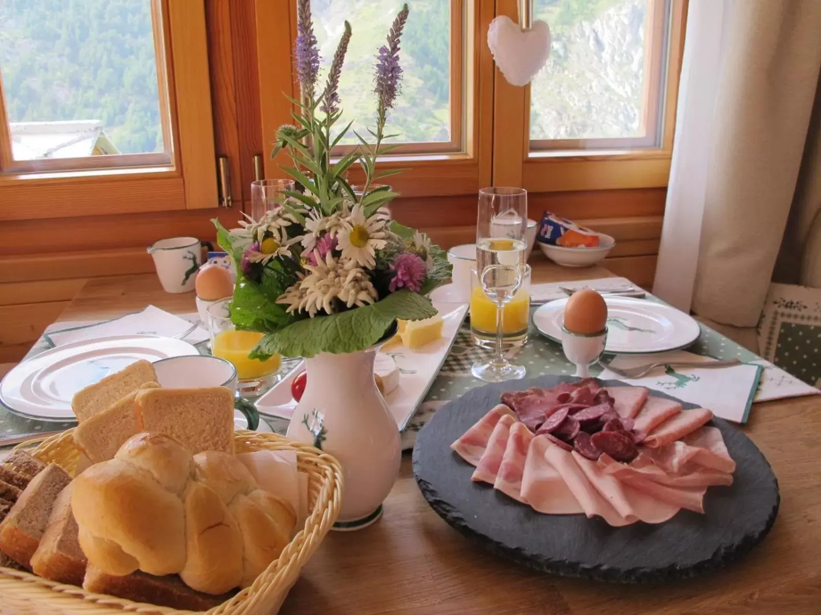 Continental breakfast in Matterhorn Ried Suite