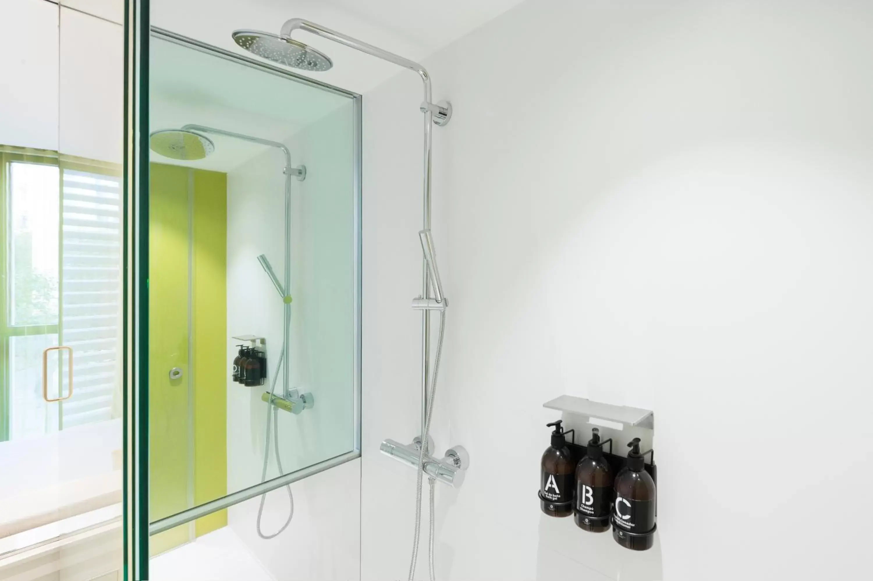 Shower, Bathroom in Hotel Rec Barcelona - Adults Only