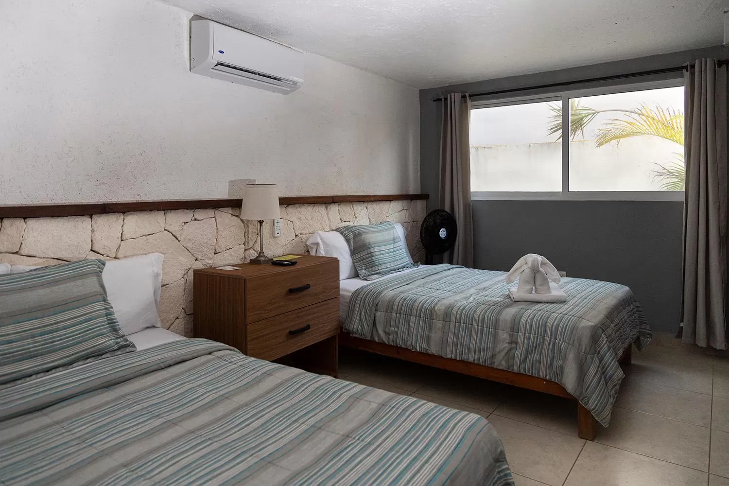 Bed in Hotel Amar Inn