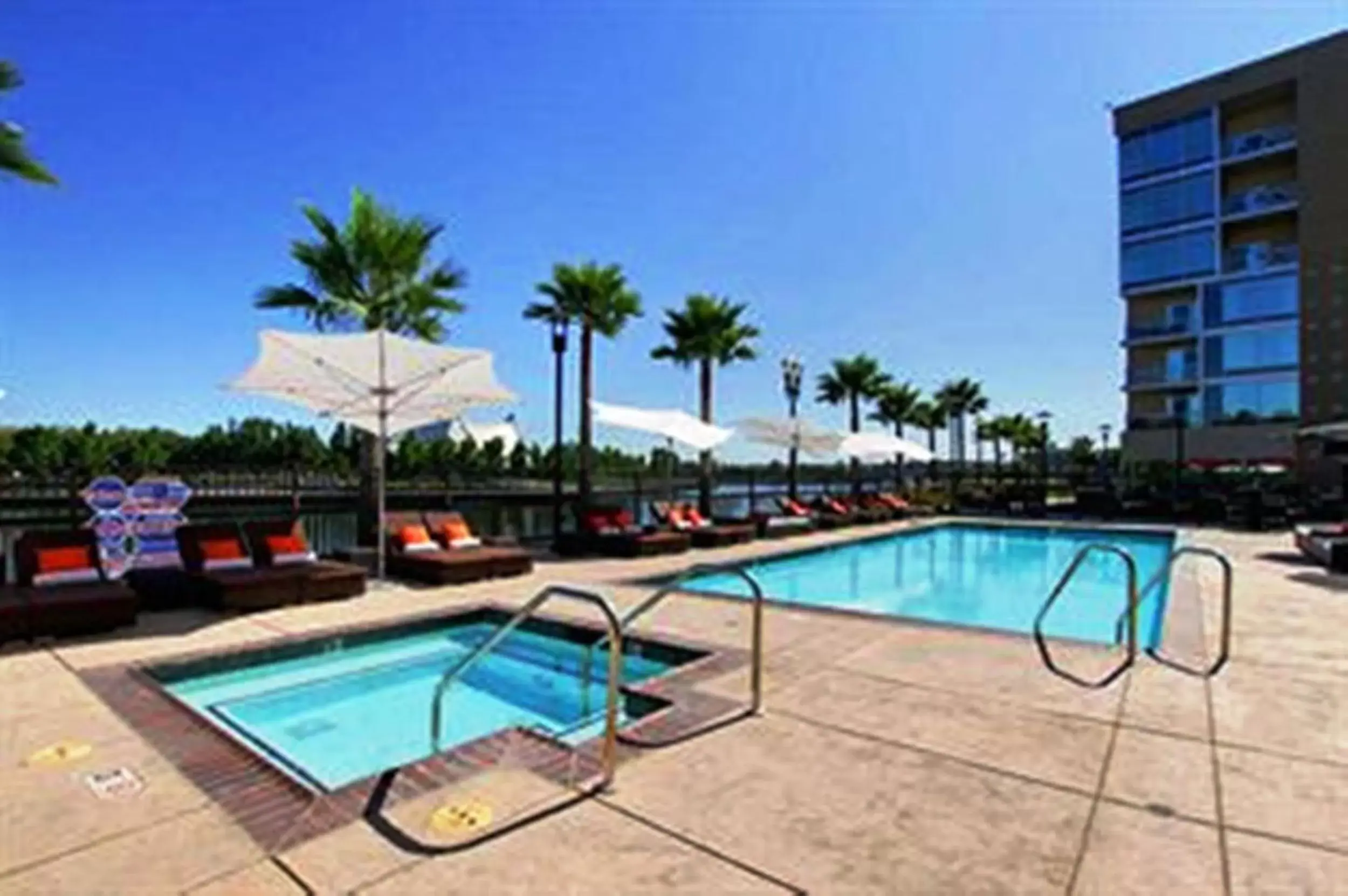 Facade/entrance, Swimming Pool in University Plaza Waterfront Hotel