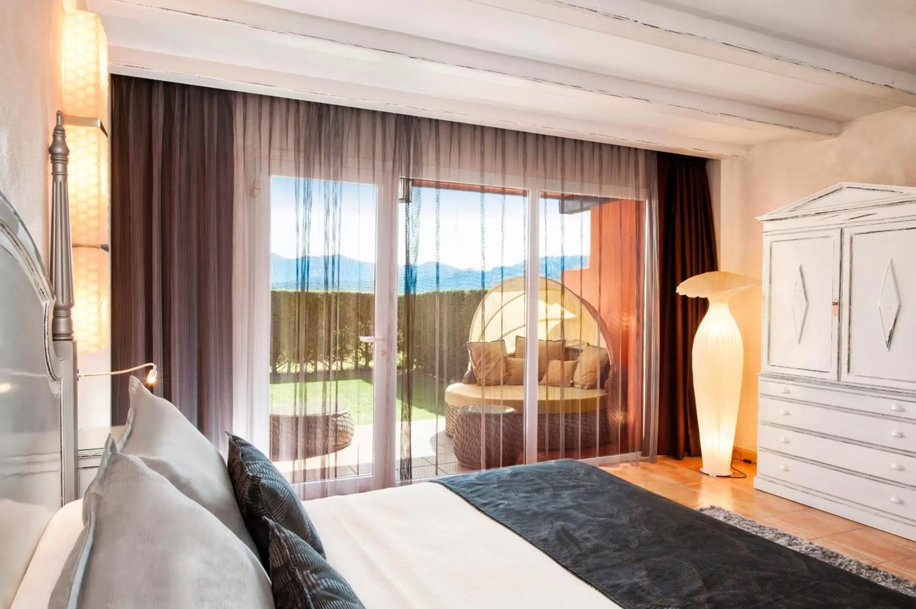 Double Room with Private Garden and Spa Access in Mas Tapiolas Double Room with Private Garden and Spa Access in Mas Tapiolas