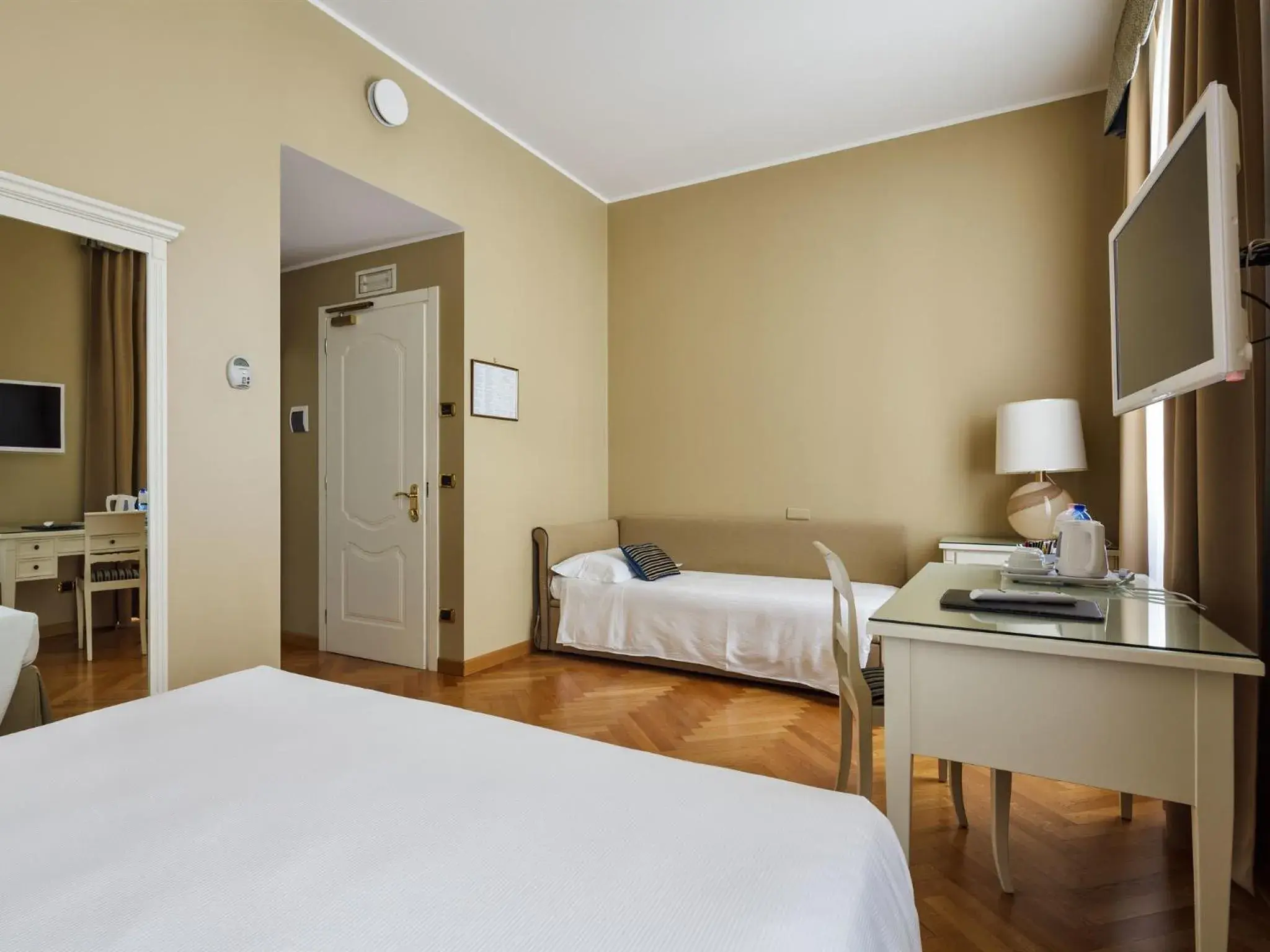 Bed in Hotel Continentale