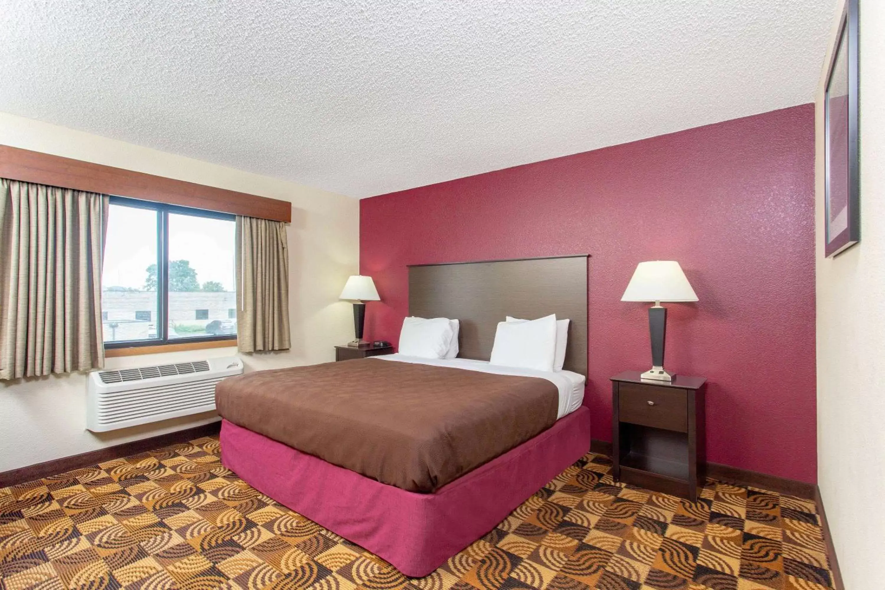 Photo of the whole room, Bed in AmericInn by Wyndham Elkhorn Near Lake Geneva