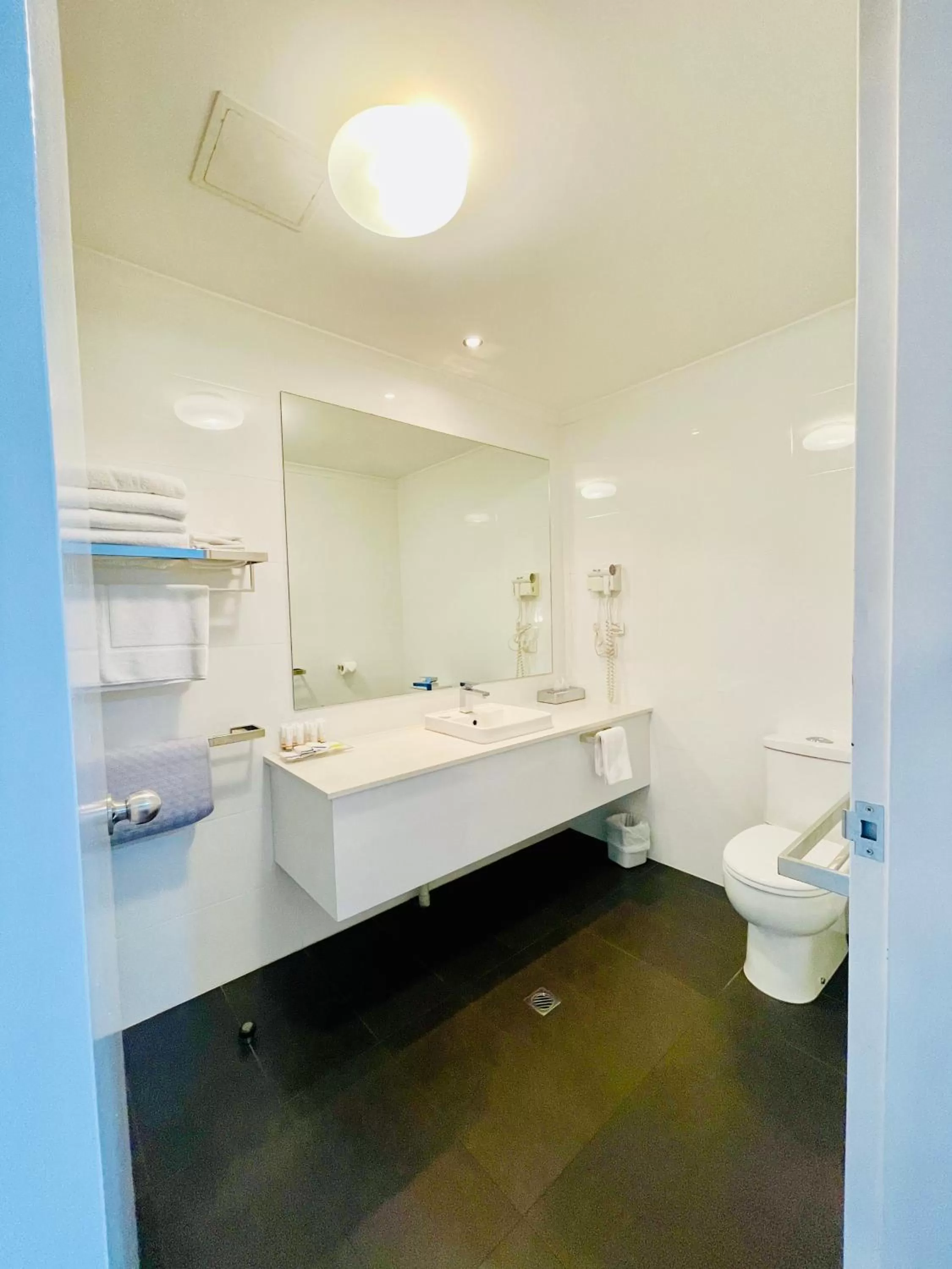 Toilet in The Menzies Ballarat