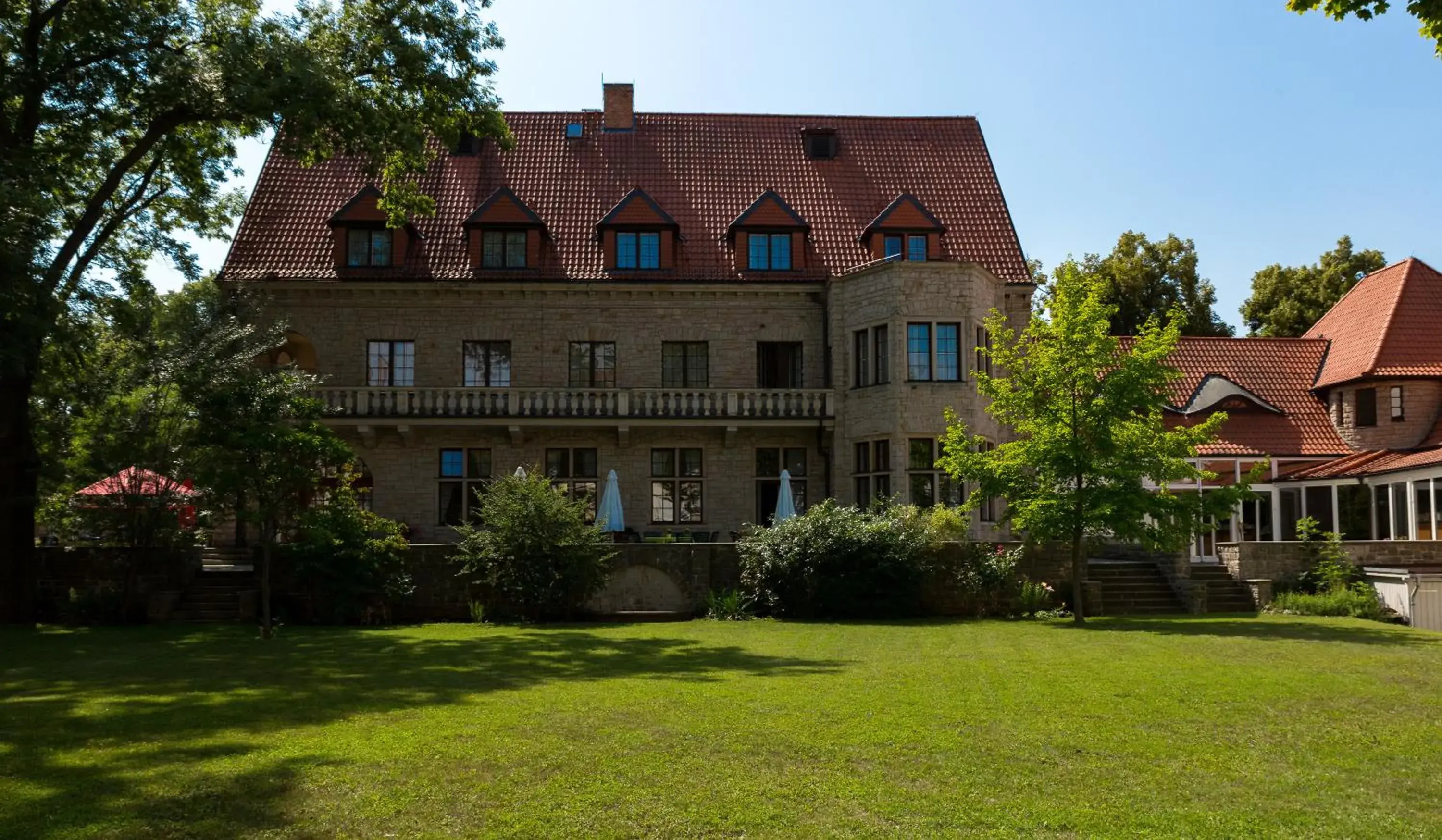 Garden, Property Building in Parkhotel Unter den Linden