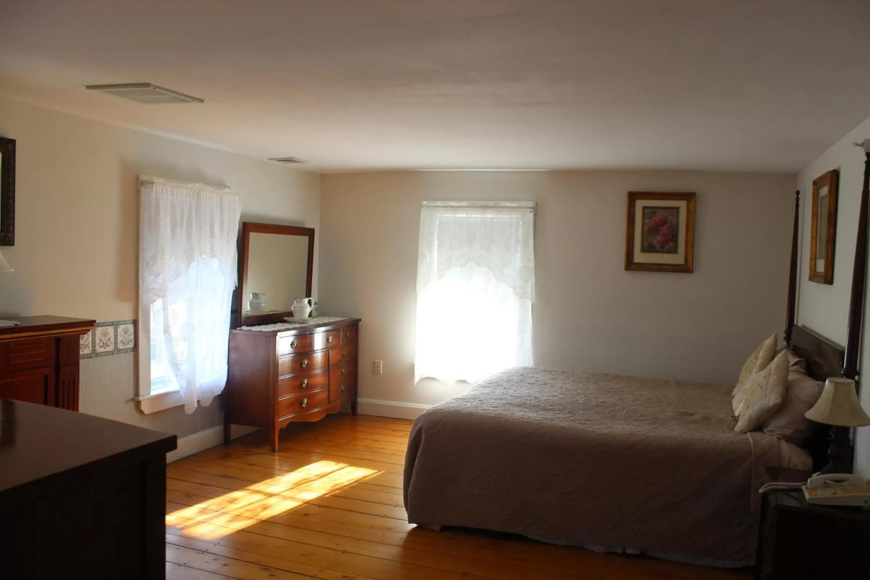 Photo of the whole room, Bed in Old Orchard Beach Inn