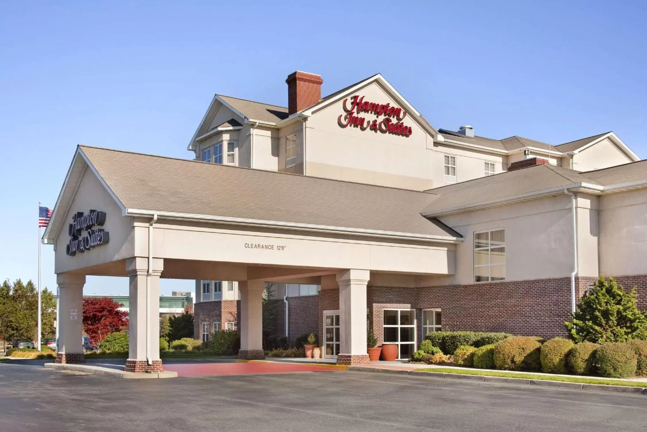 Property Building in Hampton Inn & Suites Providence-Warwick Airport