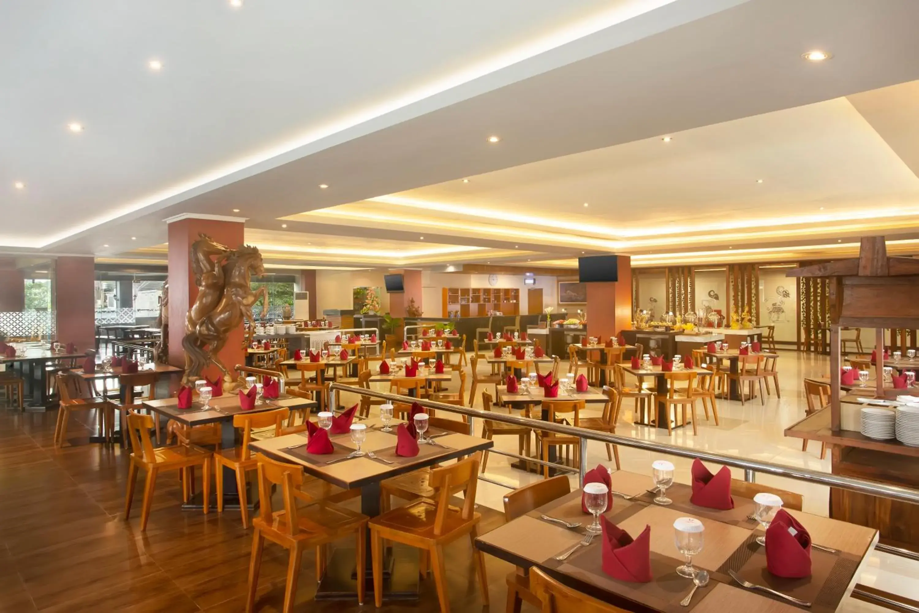 Restaurant/Places to Eat in Merapi Merbabu Hotels