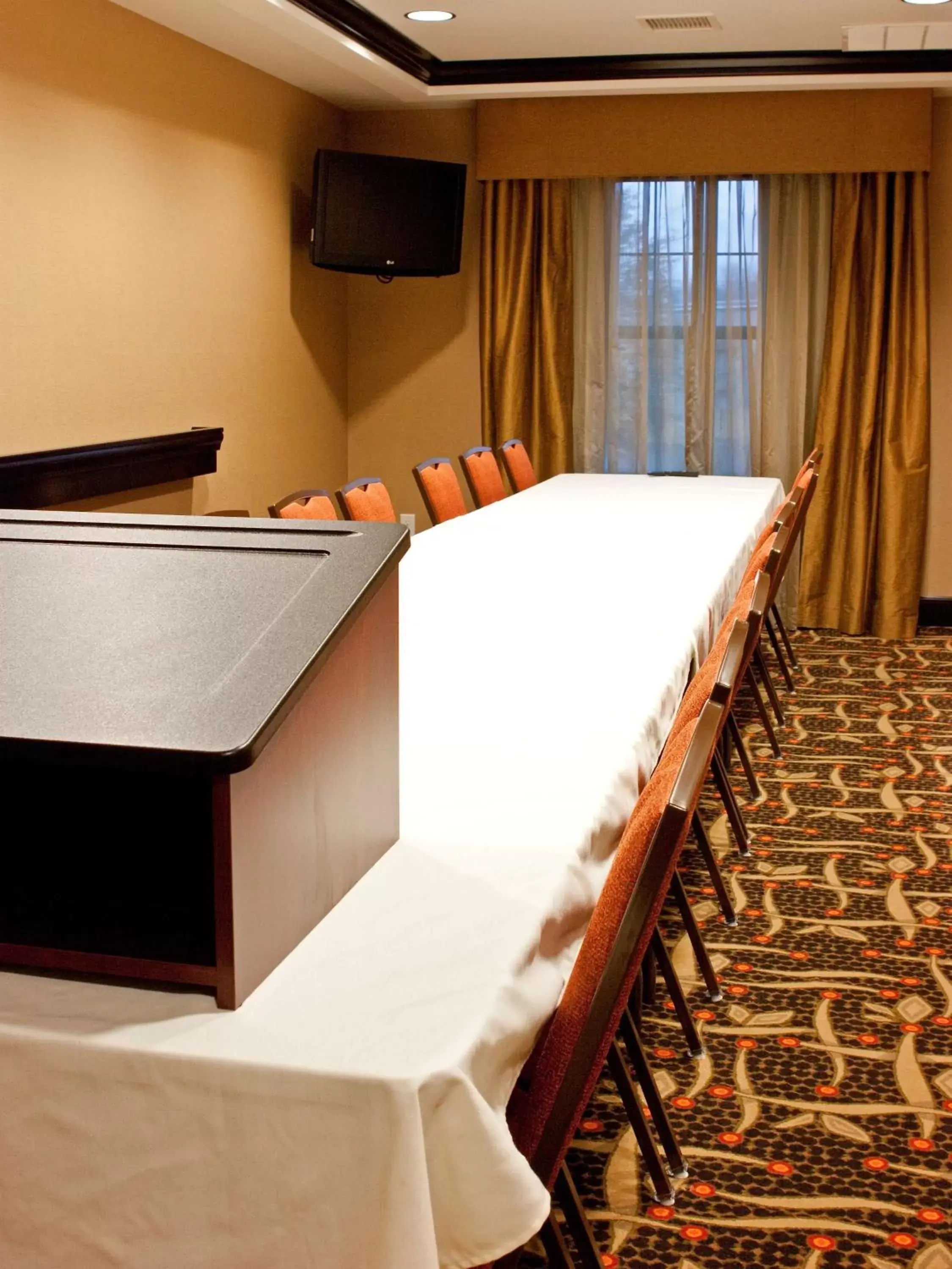 Business facilities, TV/Entertainment Center in Hampton Inn Oxford/Miami University Area