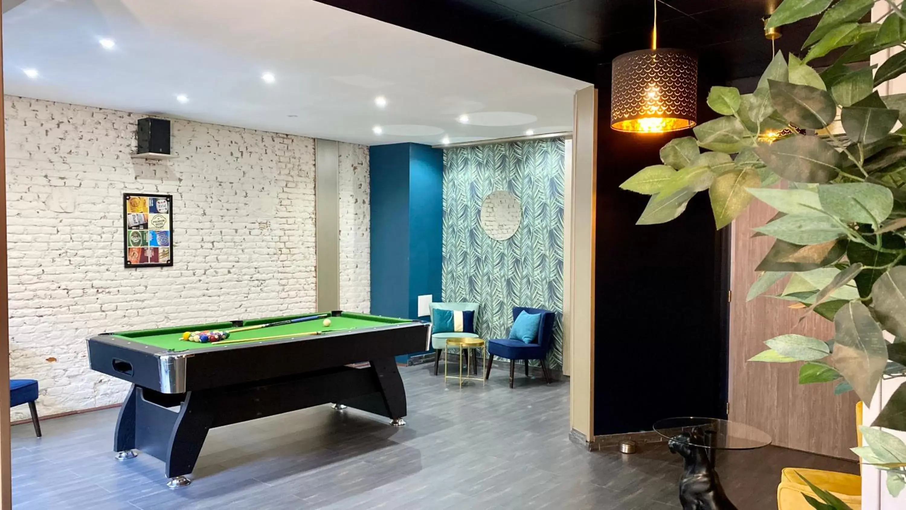 Billiards in Best Western Hotel Saint Claude