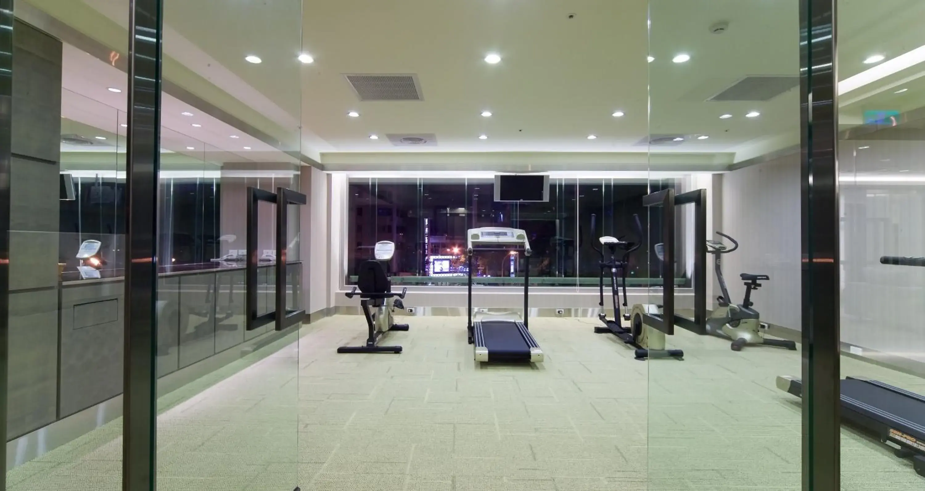 Fitness centre/facilities, Fitness Center/Facilities in Urban Hotel 33